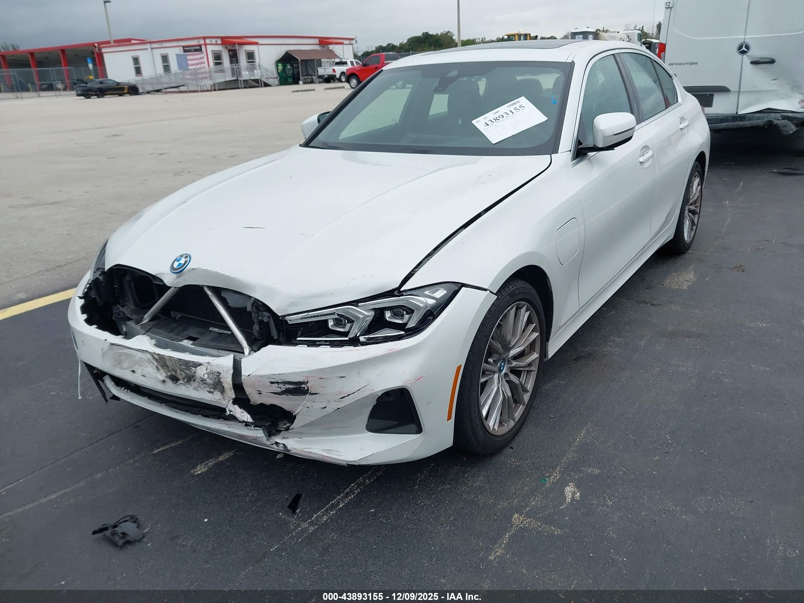 BMW 330E image 6