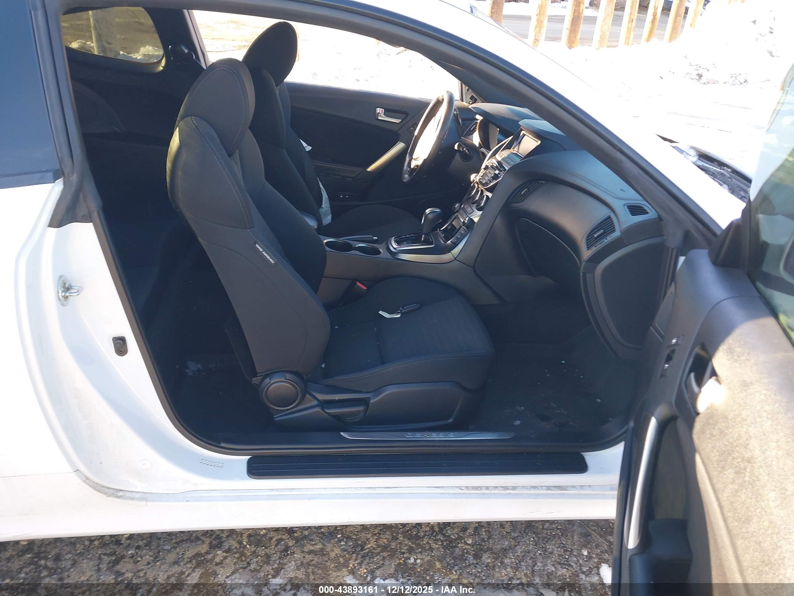 HYUNDAI GENESIS image 5