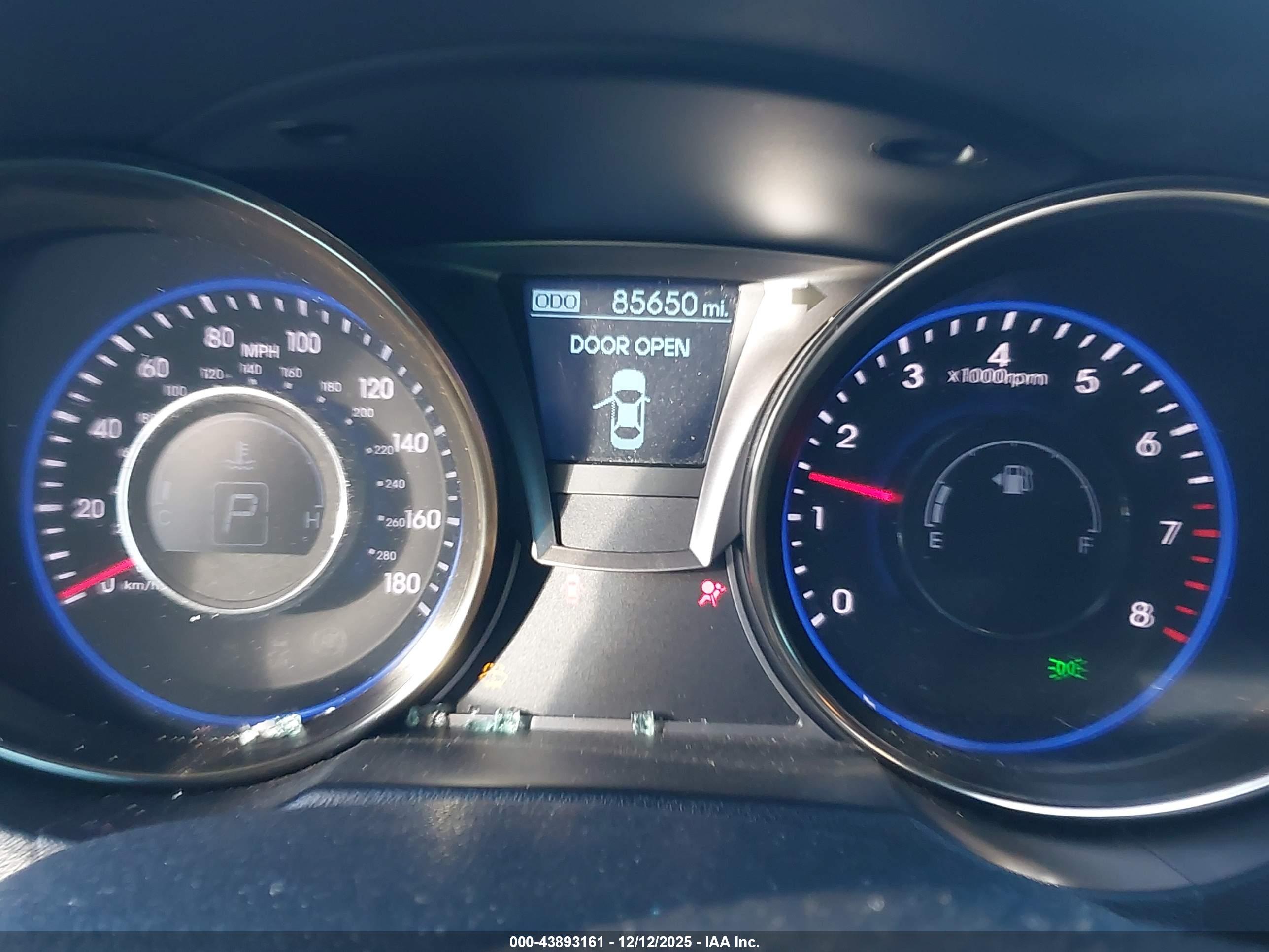 HYUNDAI GENESIS image 7