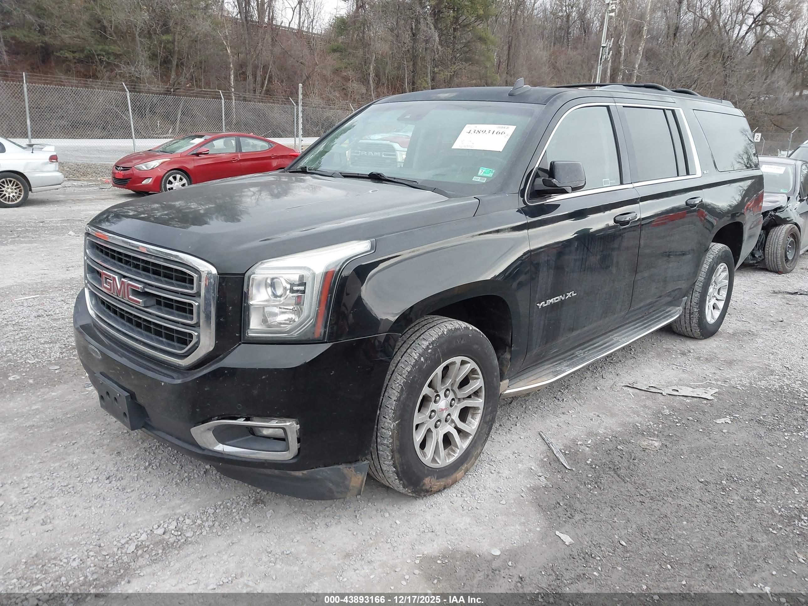 GMC YUKON image 2