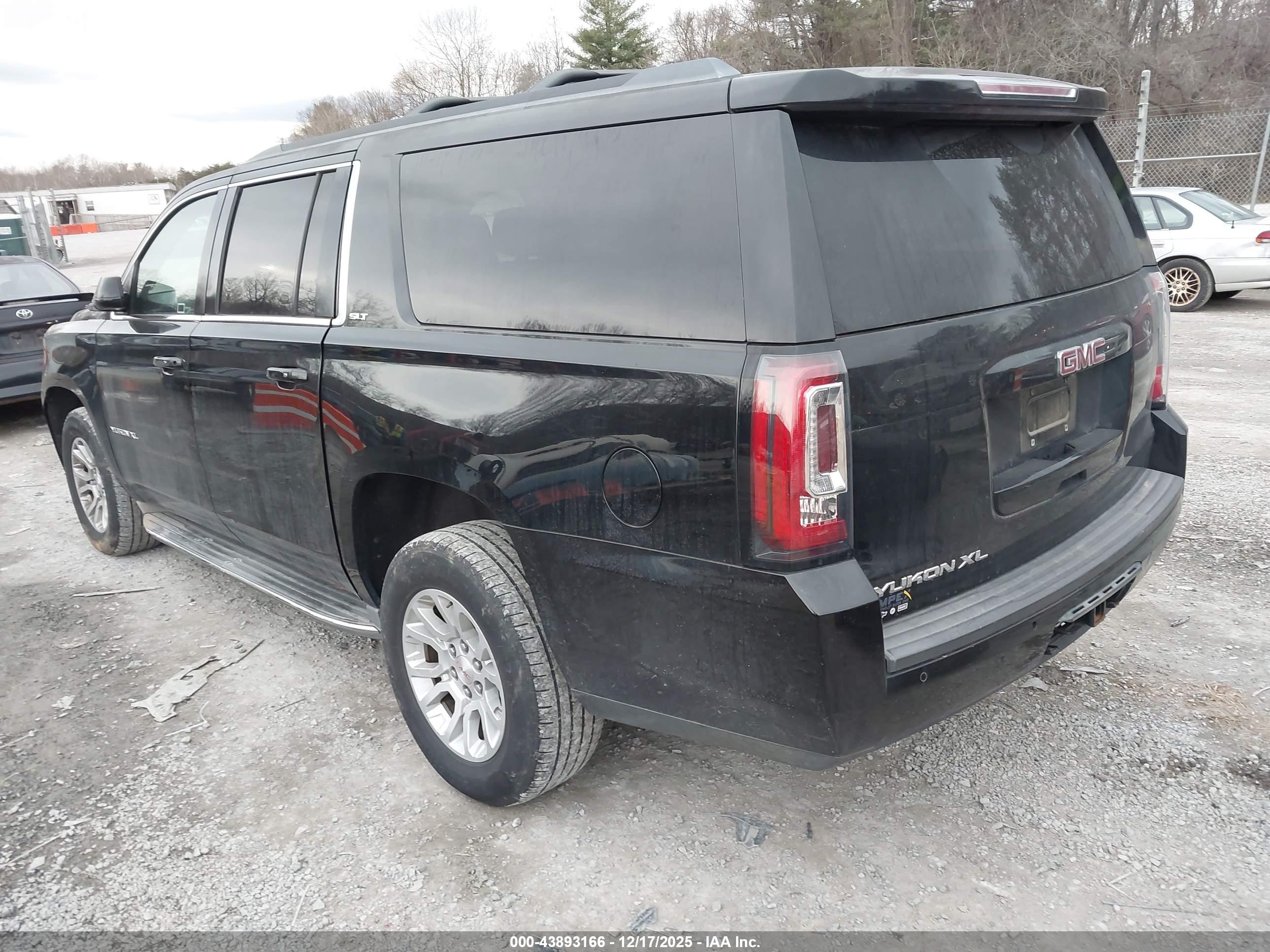 GMC YUKON image 3
