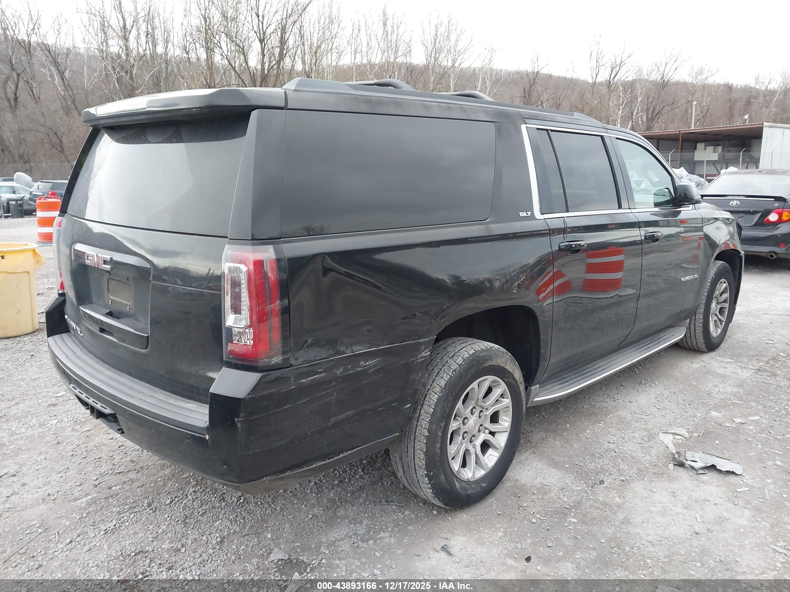 GMC YUKON image 4