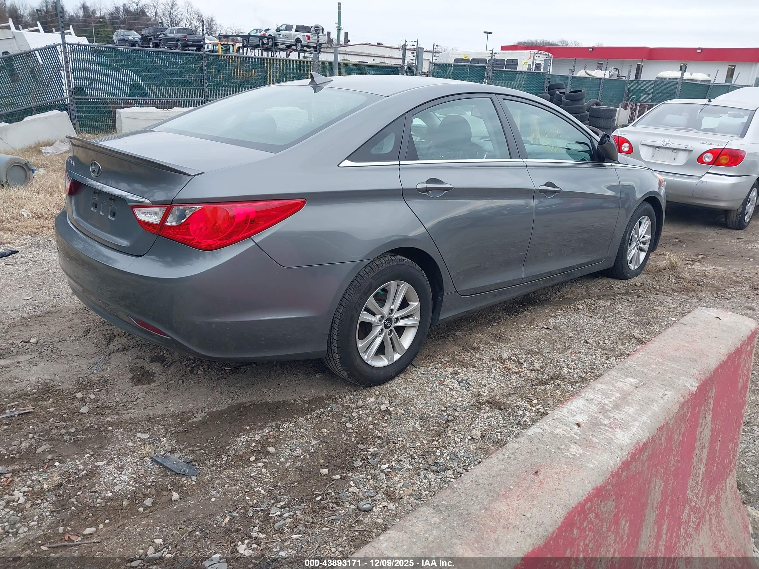 HYUNDAI SONATA image 4