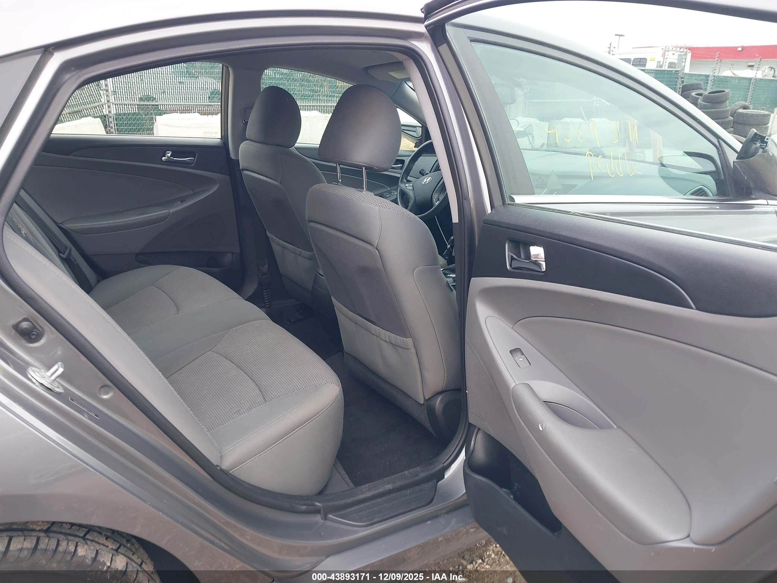 HYUNDAI SONATA image 8