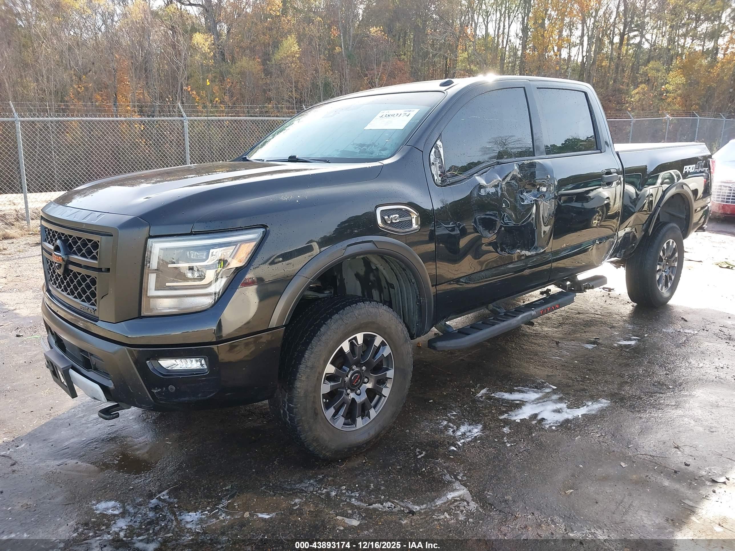 NISSAN TITAN image 2