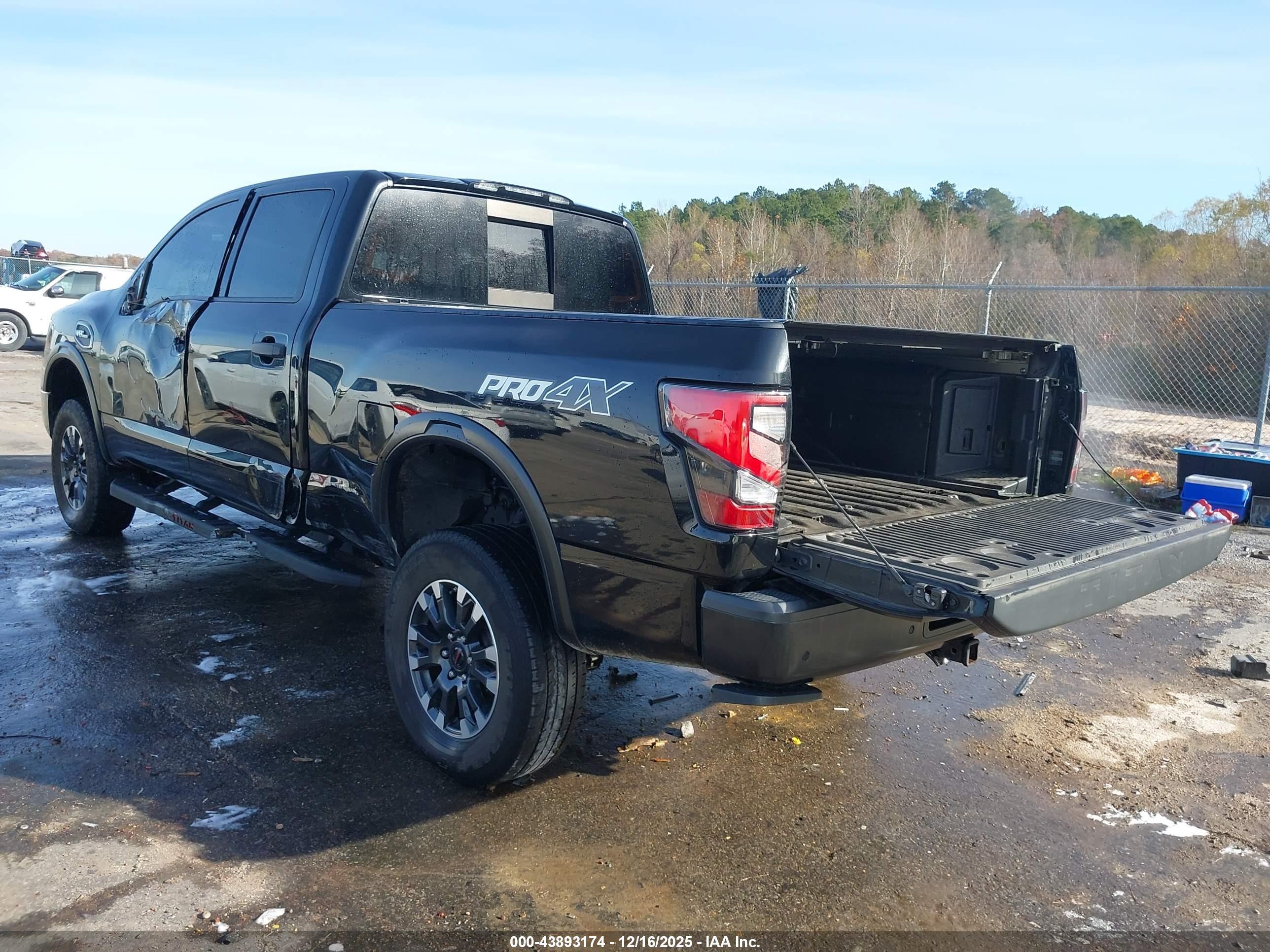 NISSAN TITAN image 3