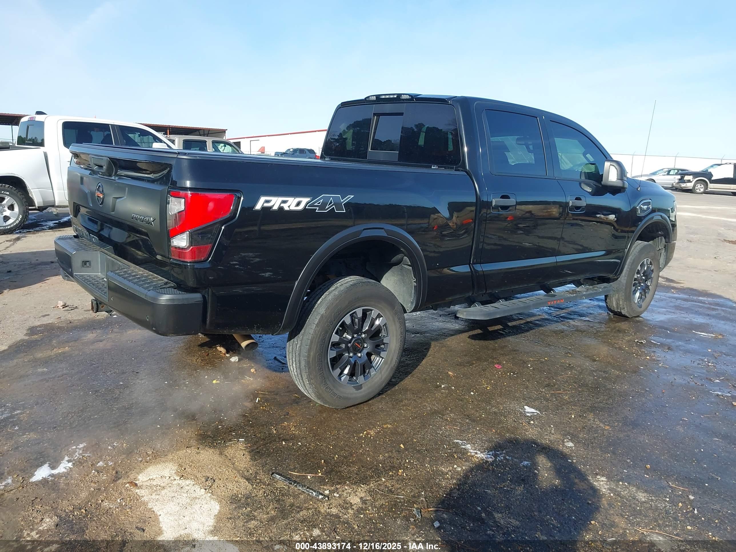 NISSAN TITAN image 4