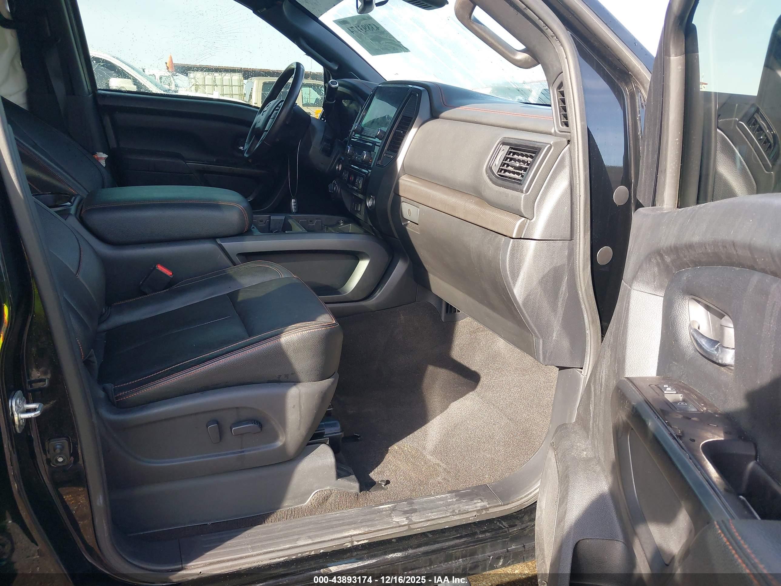 NISSAN TITAN image 5