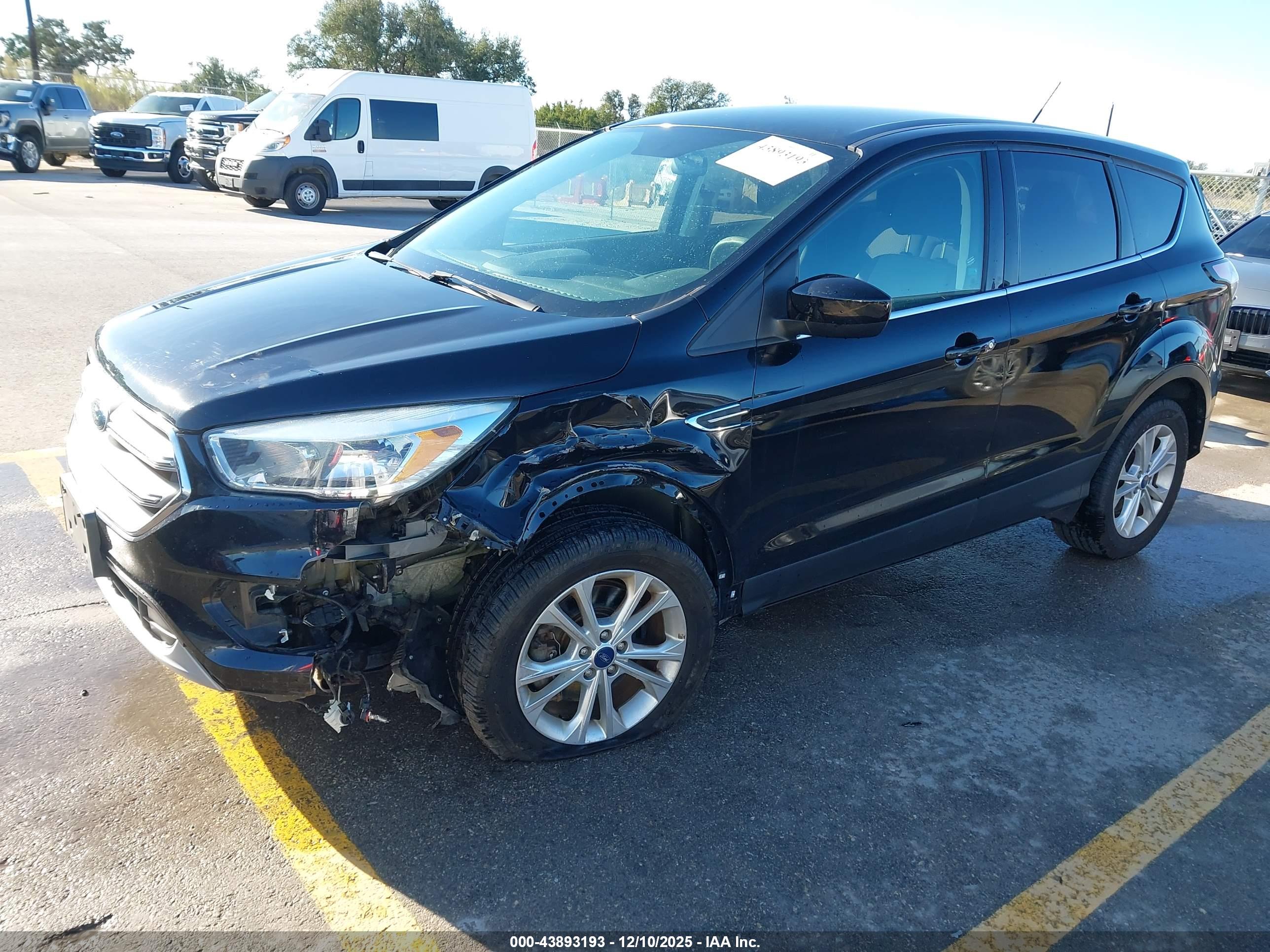 FORD ESCAPE image 2