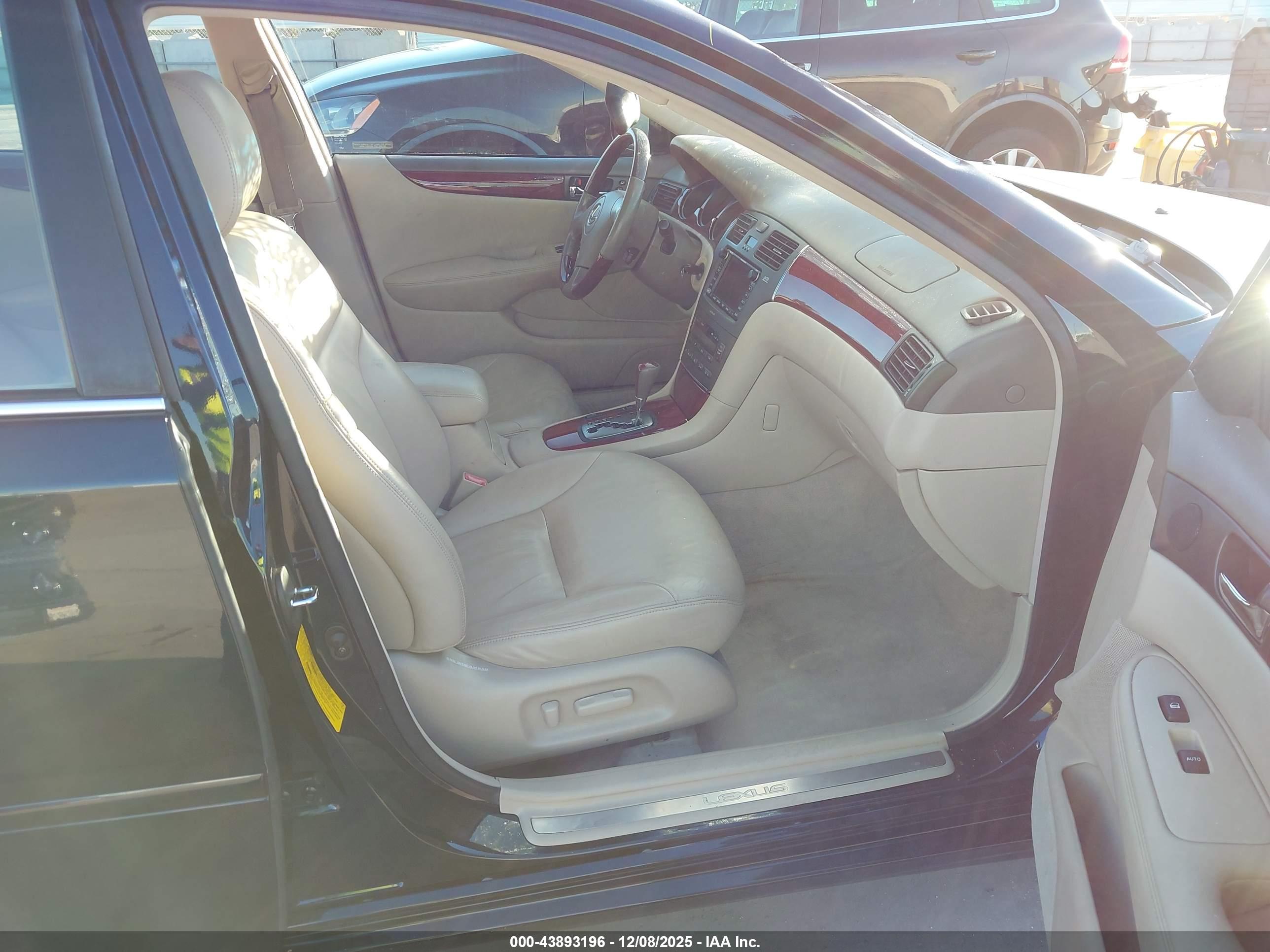 LEXUS ES image 5