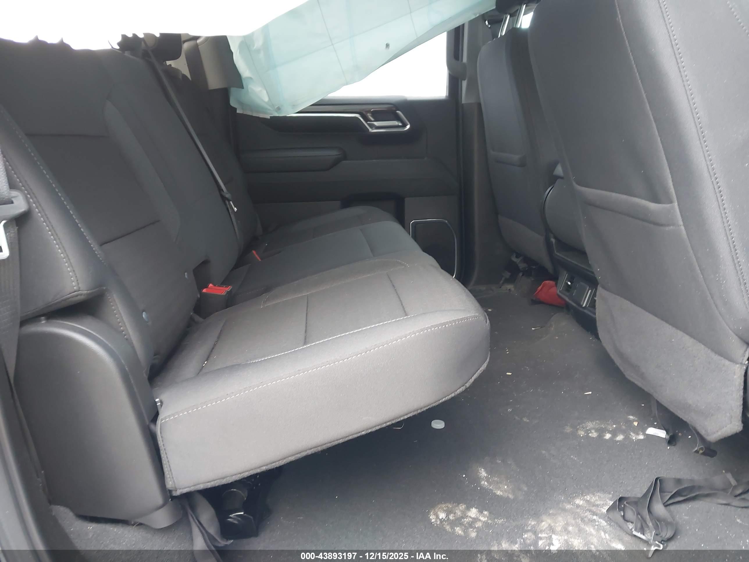 CHEVROLET SILVERADO image 8