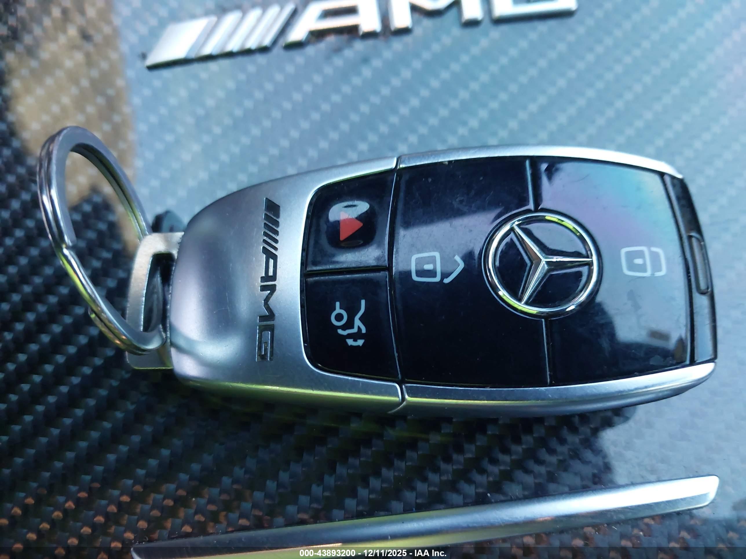 MERCEDES-BENZ E-CLASS image 11