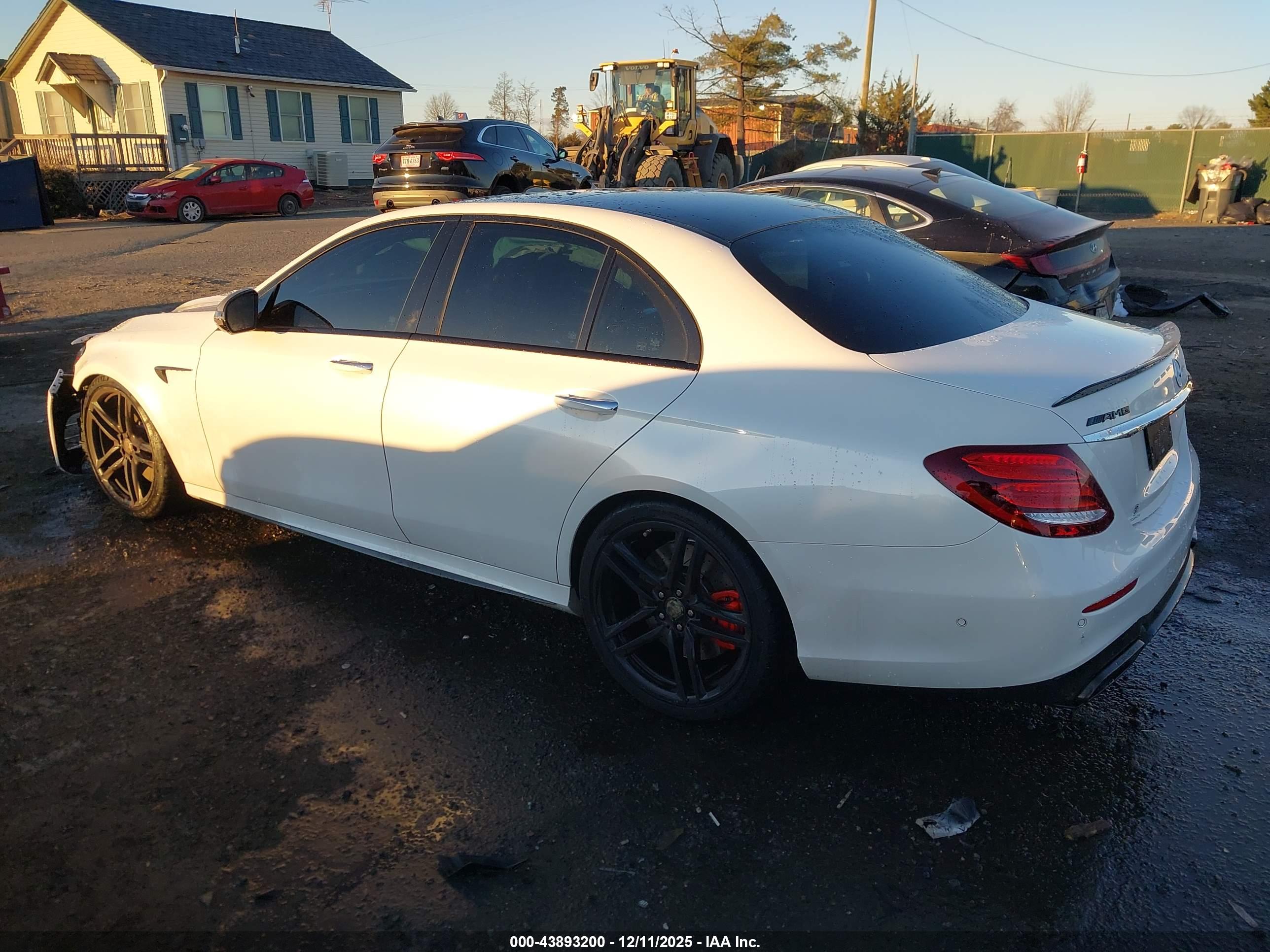 MERCEDES-BENZ E-CLASS image 3