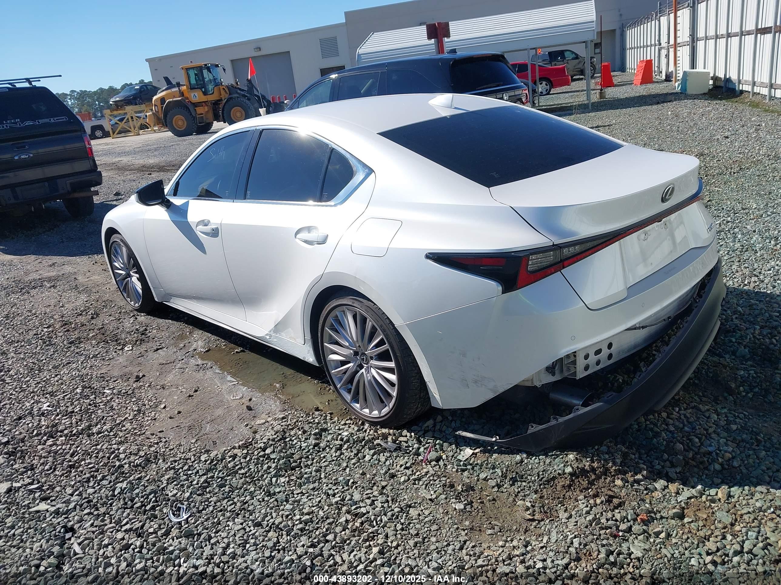 LEXUS IS image 3