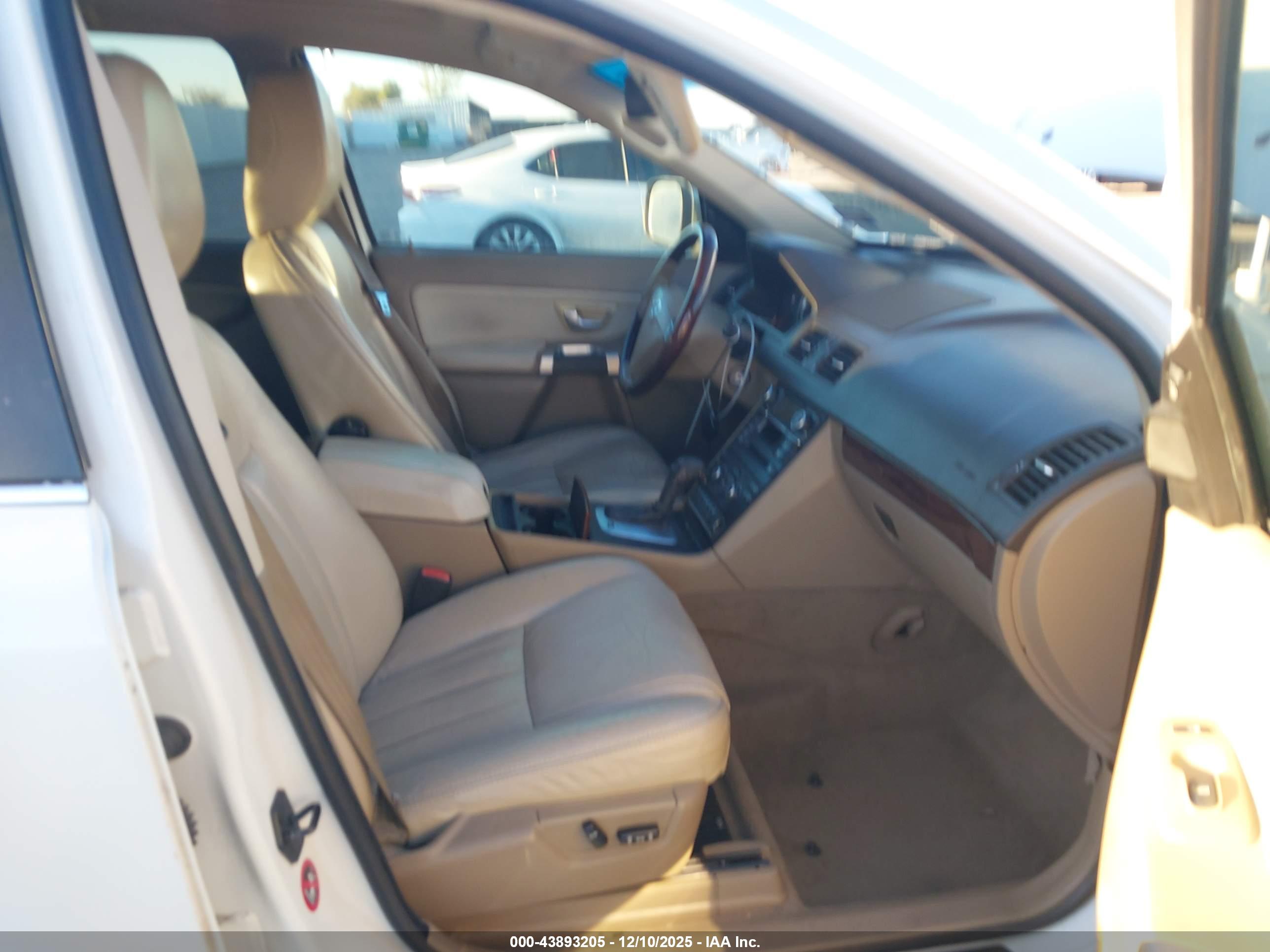 VOLVO XC90 image 5