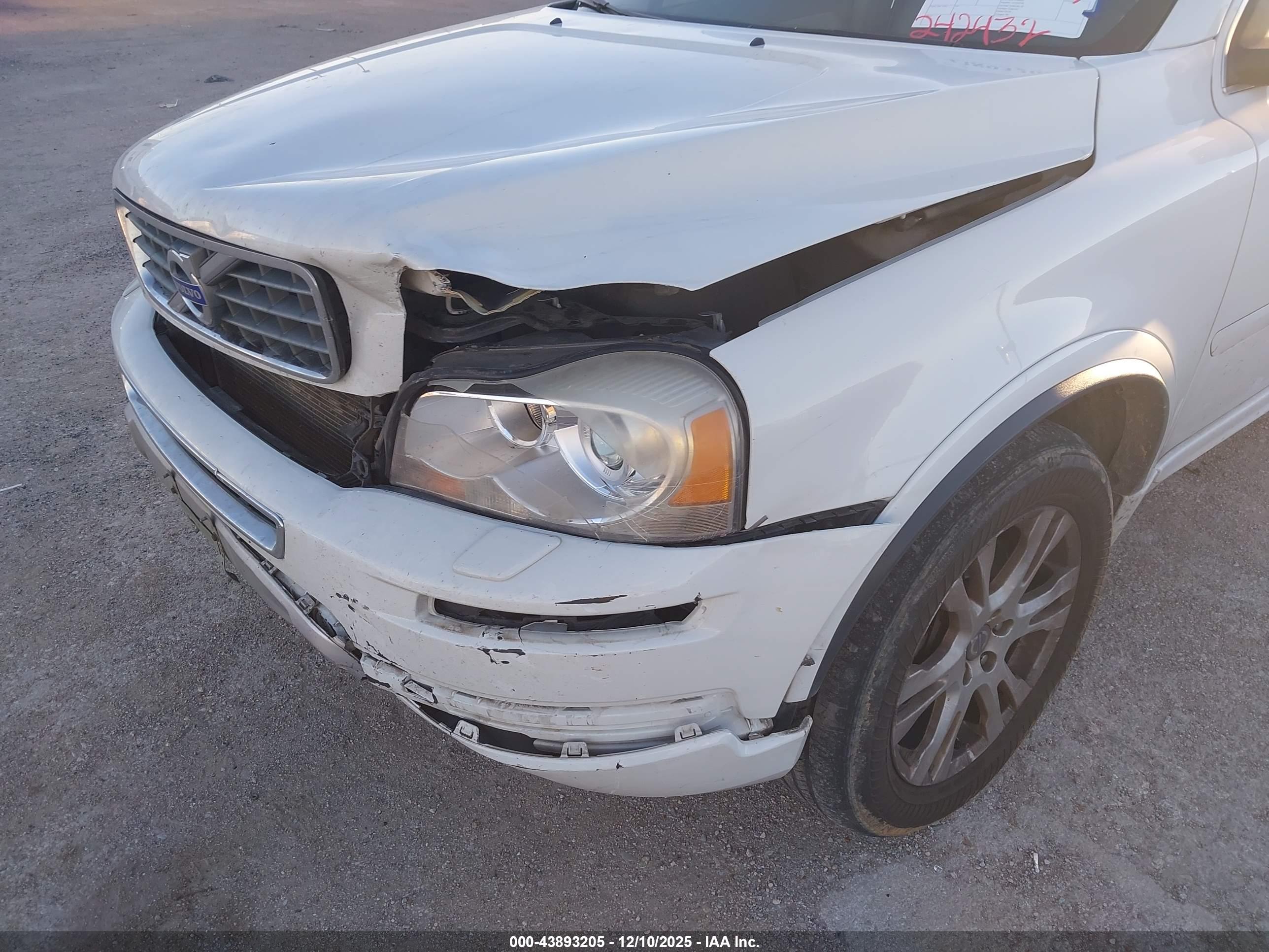 VOLVO XC90 image 6
