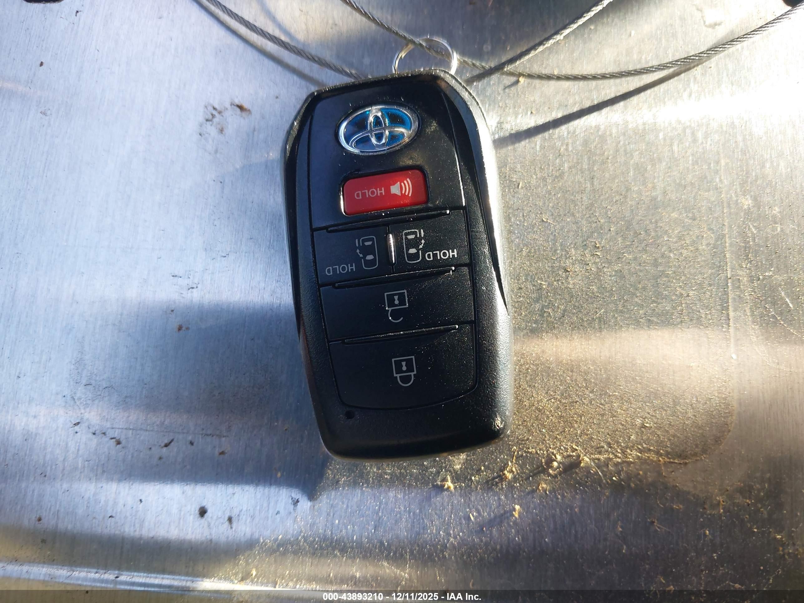 TOYOTA SIENNA image 11
