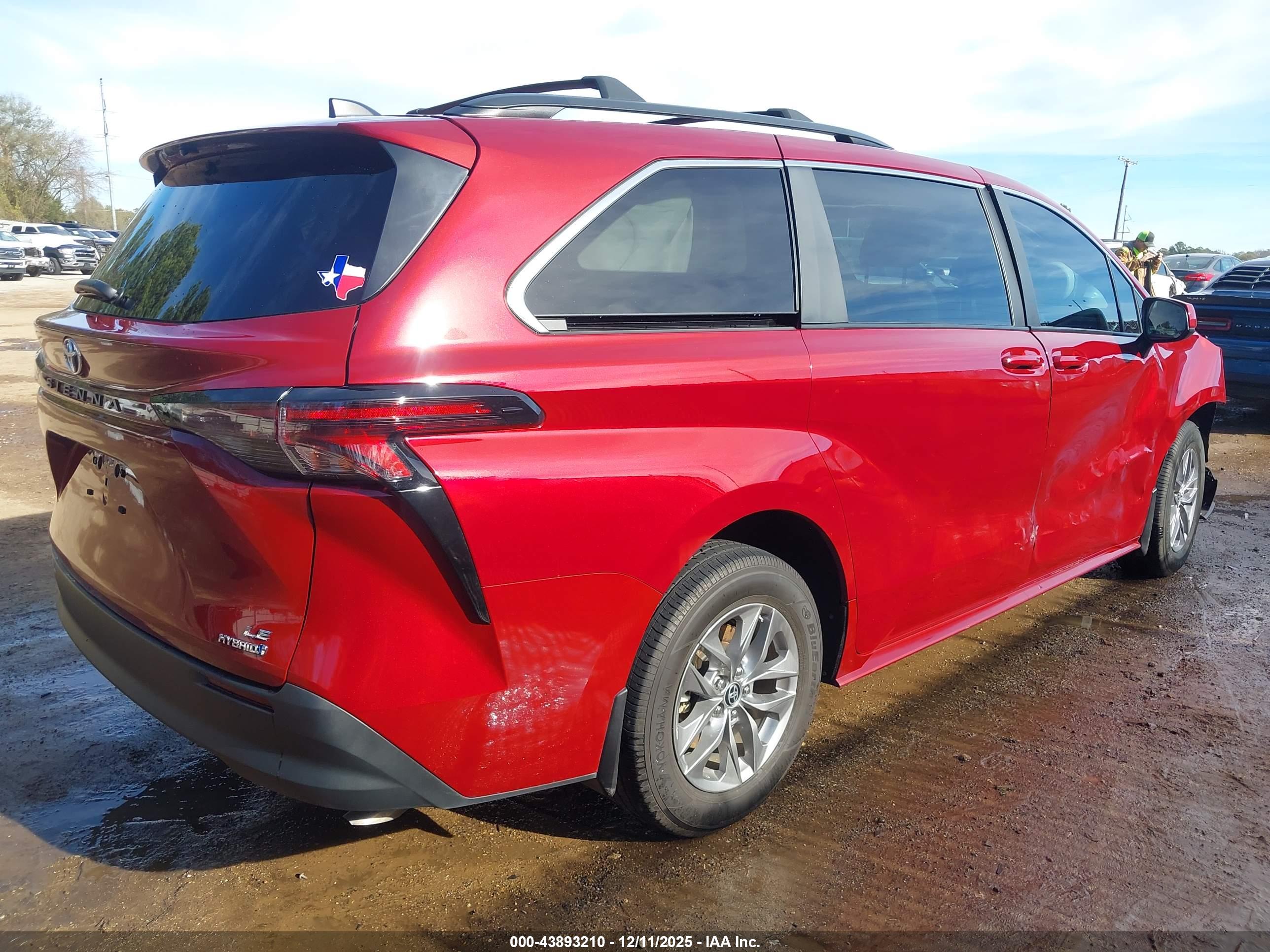 TOYOTA SIENNA image 4