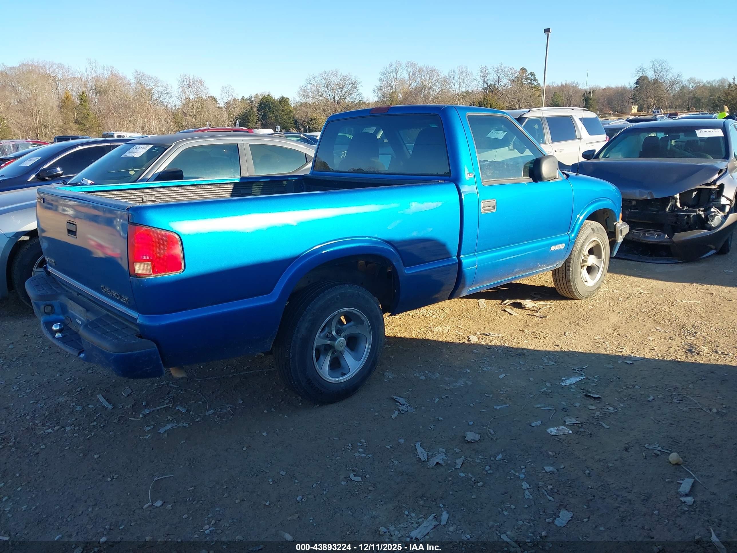 CHEVROLET S-10 image 4