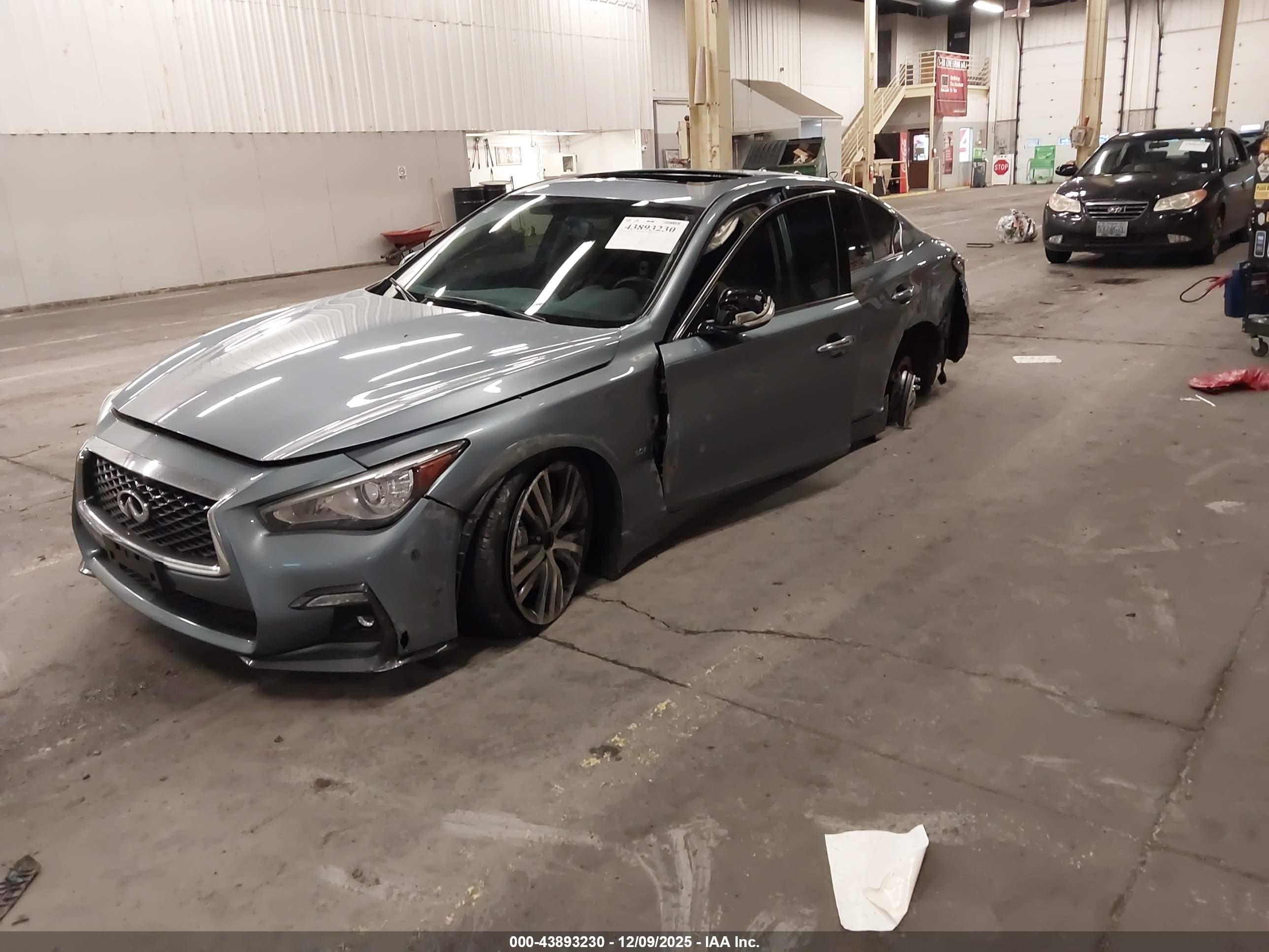 INFINITI Q50 image 2