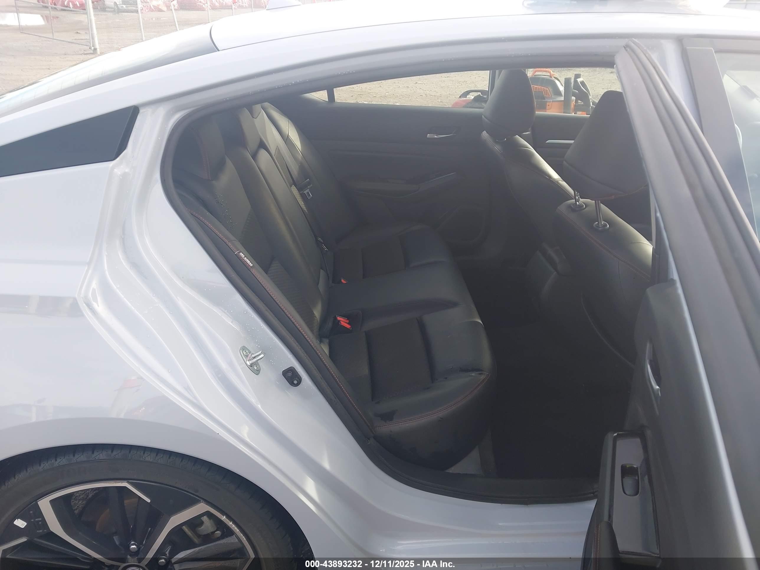 NISSAN ALTIMA image 8