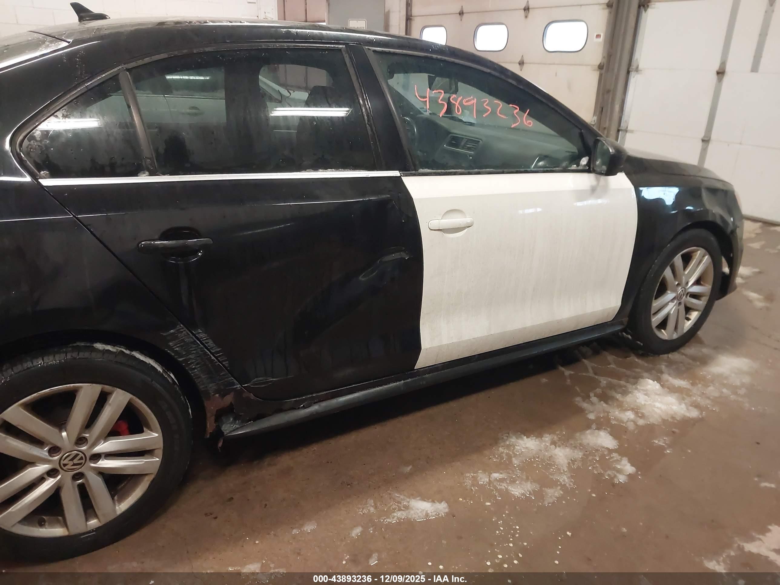 VOLKSWAGEN JETTA image 6