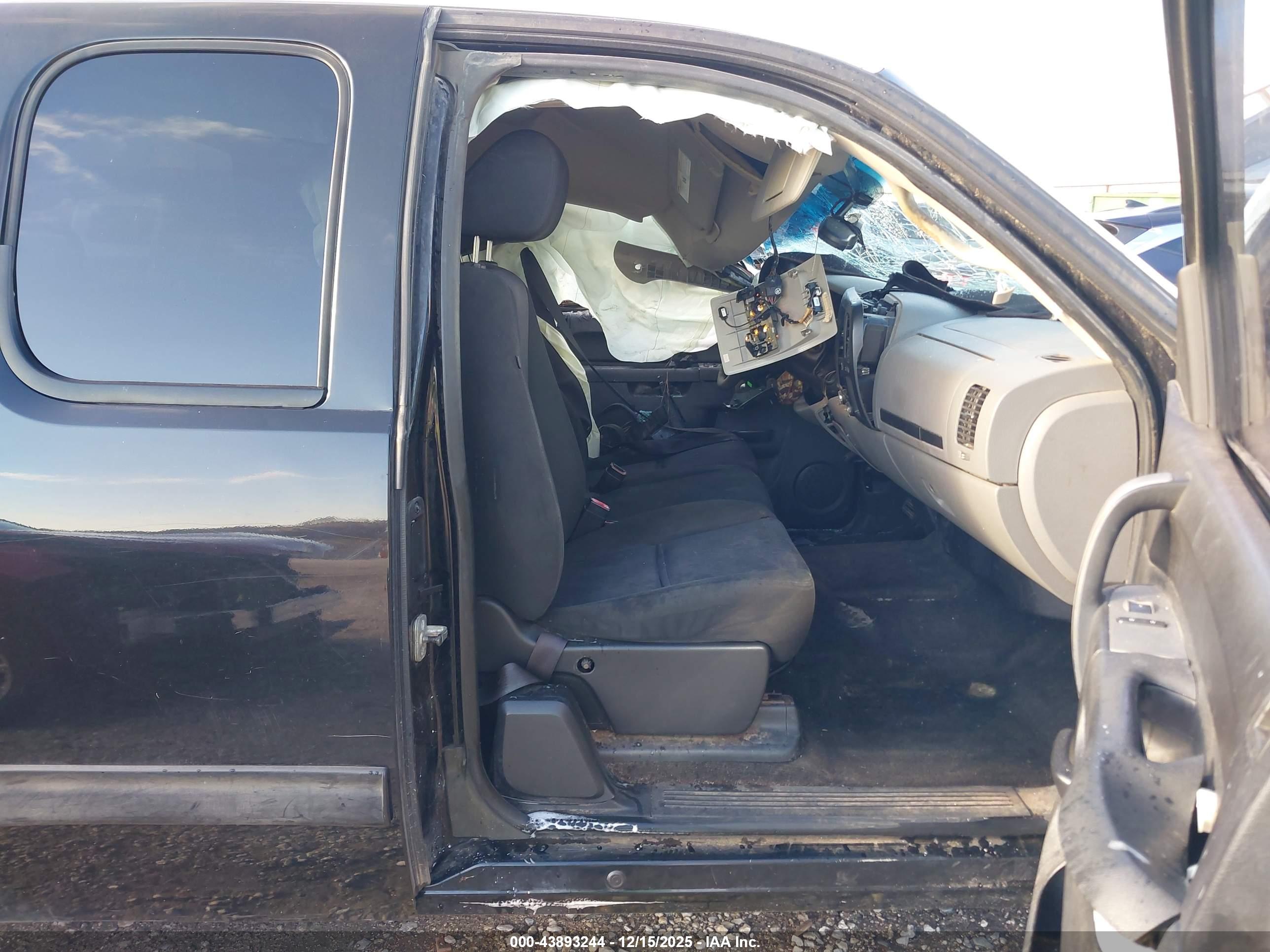 CHEVROLET SILVERADO image 5