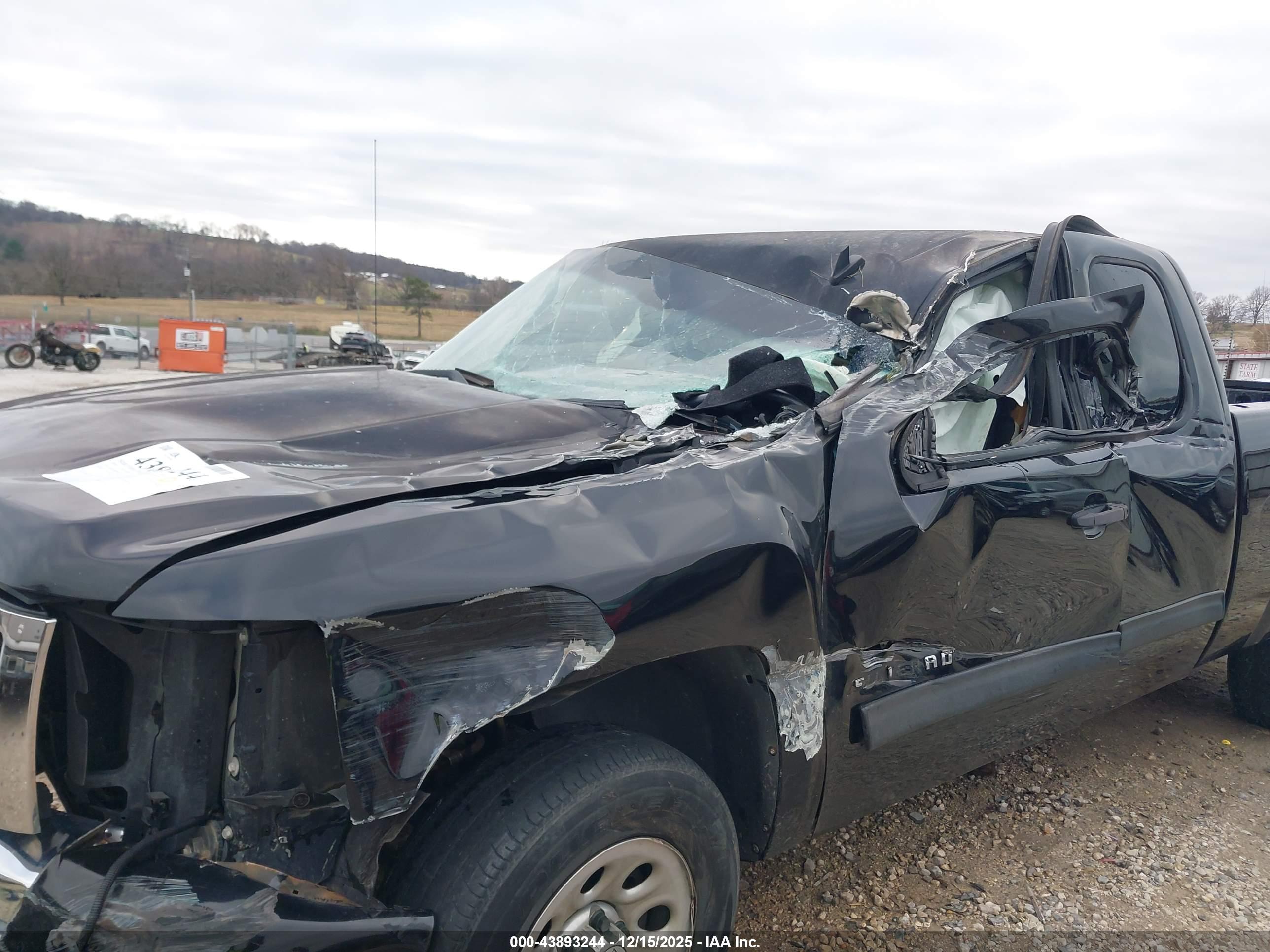 CHEVROLET SILVERADO image 6