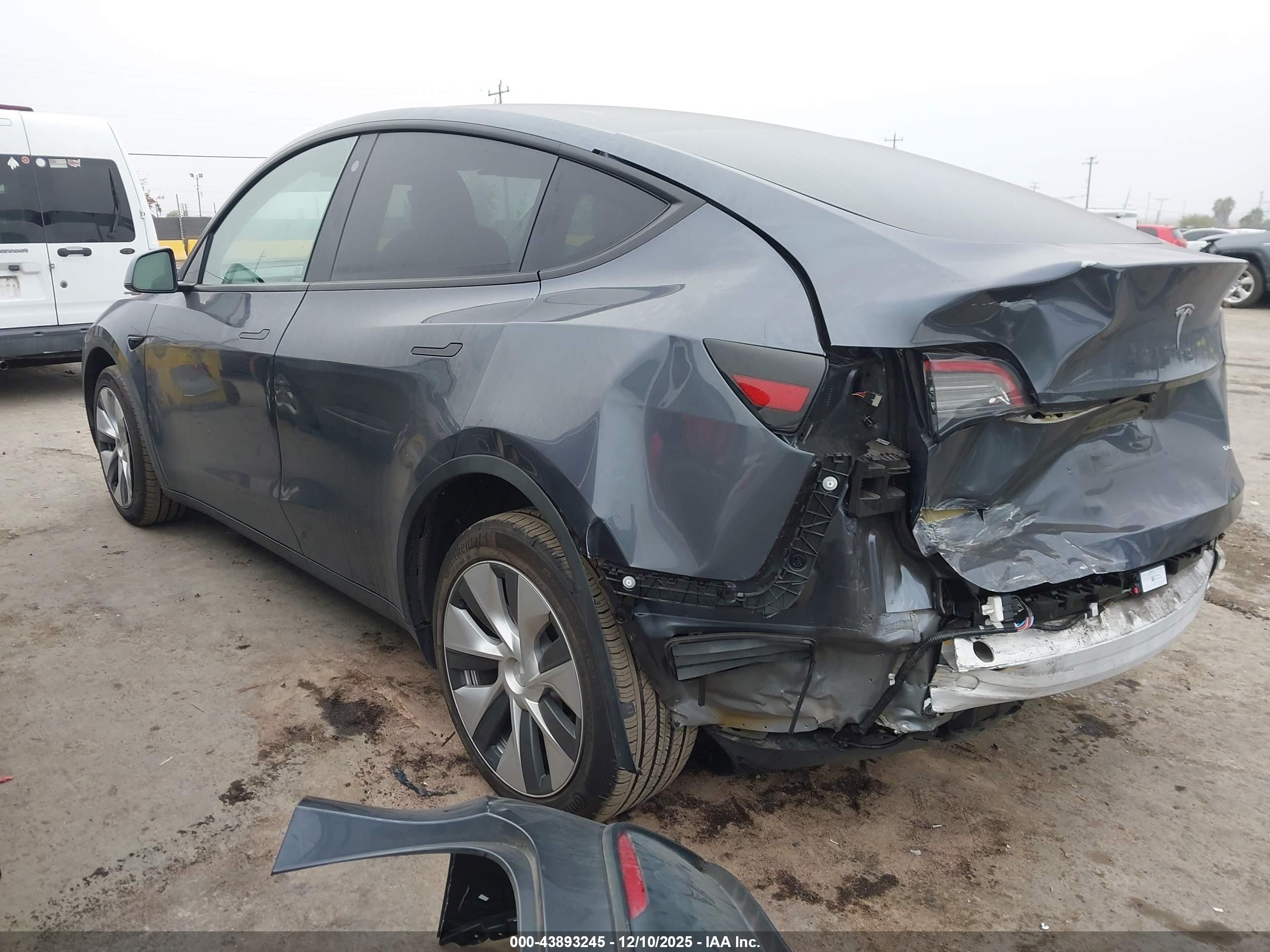 TESLA MODEL image 3