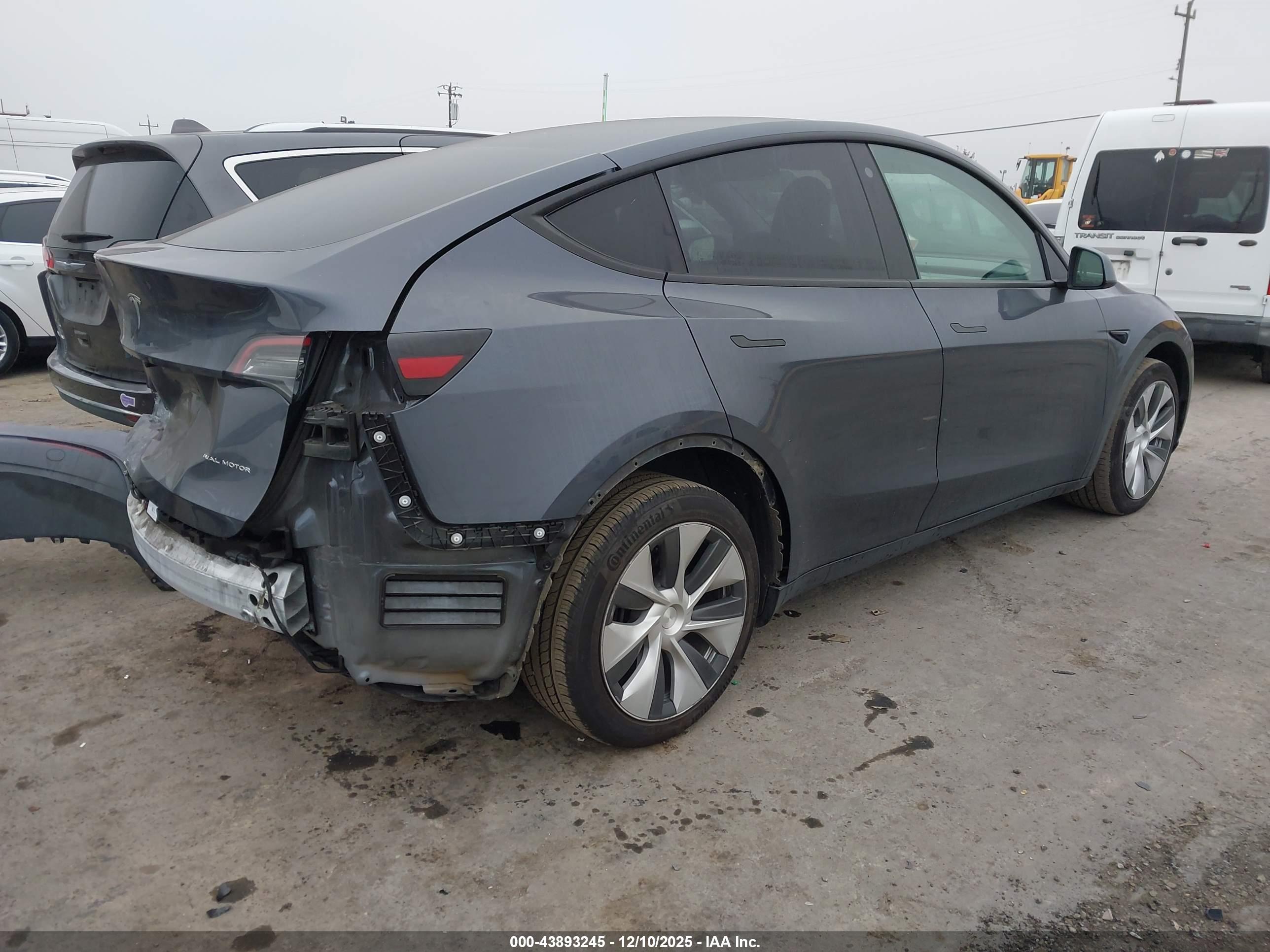 TESLA MODEL image 4