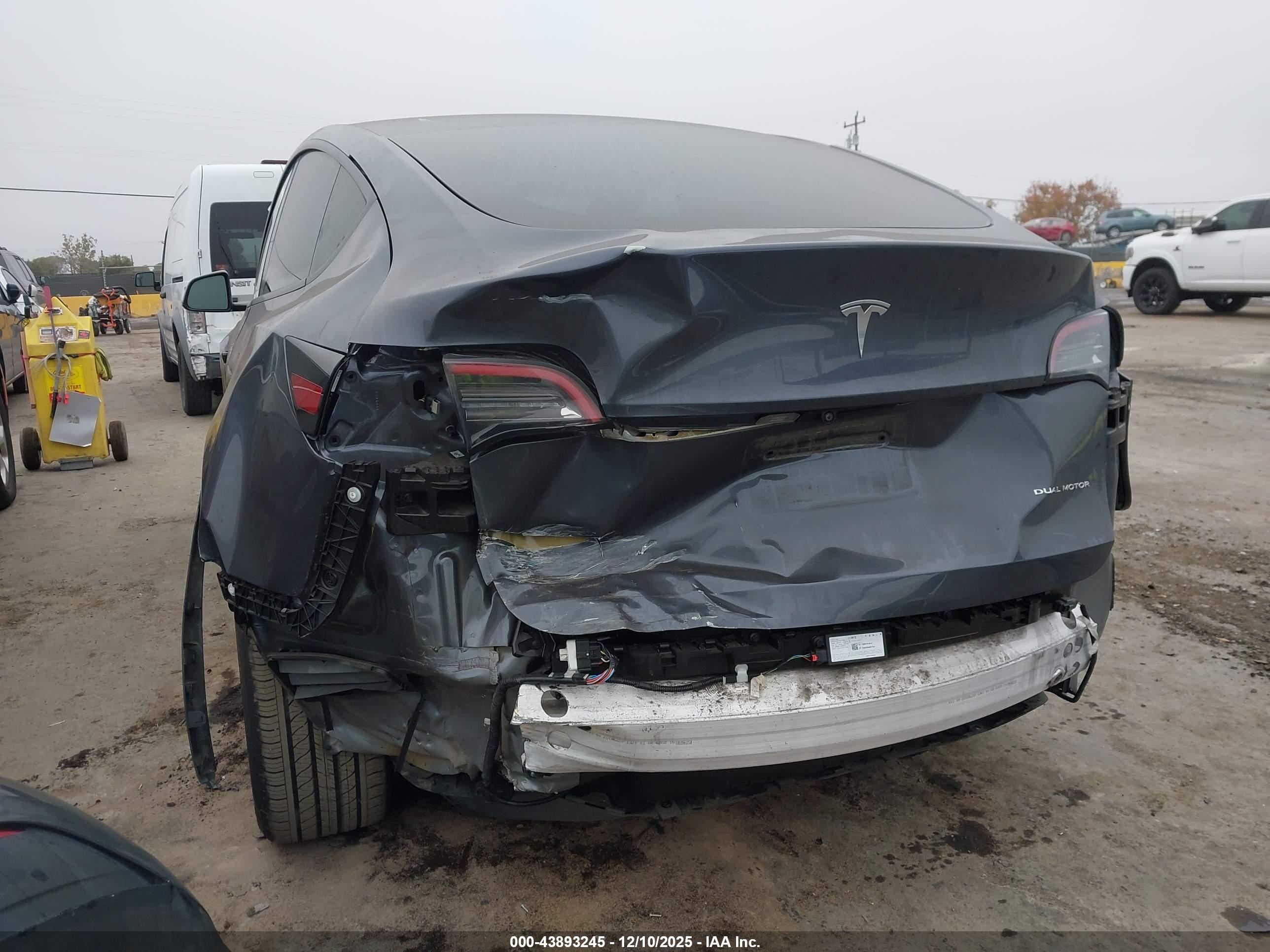 TESLA MODEL image 6