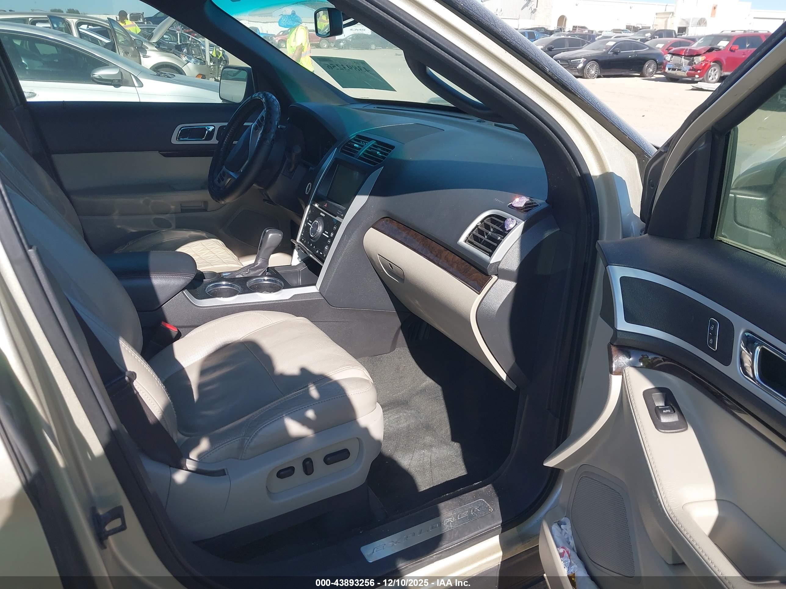 FORD EXPLORER image 5