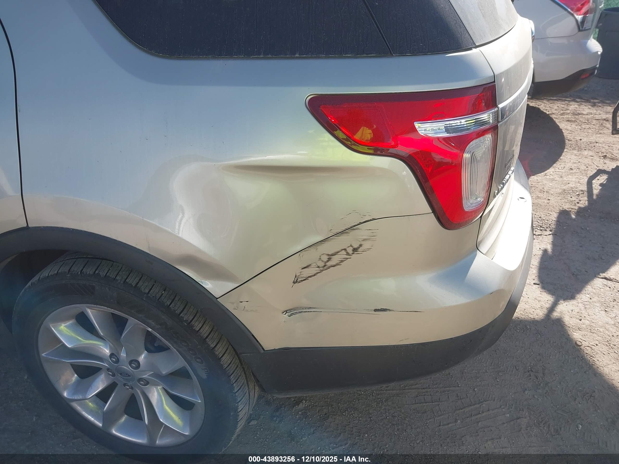 FORD EXPLORER image 6