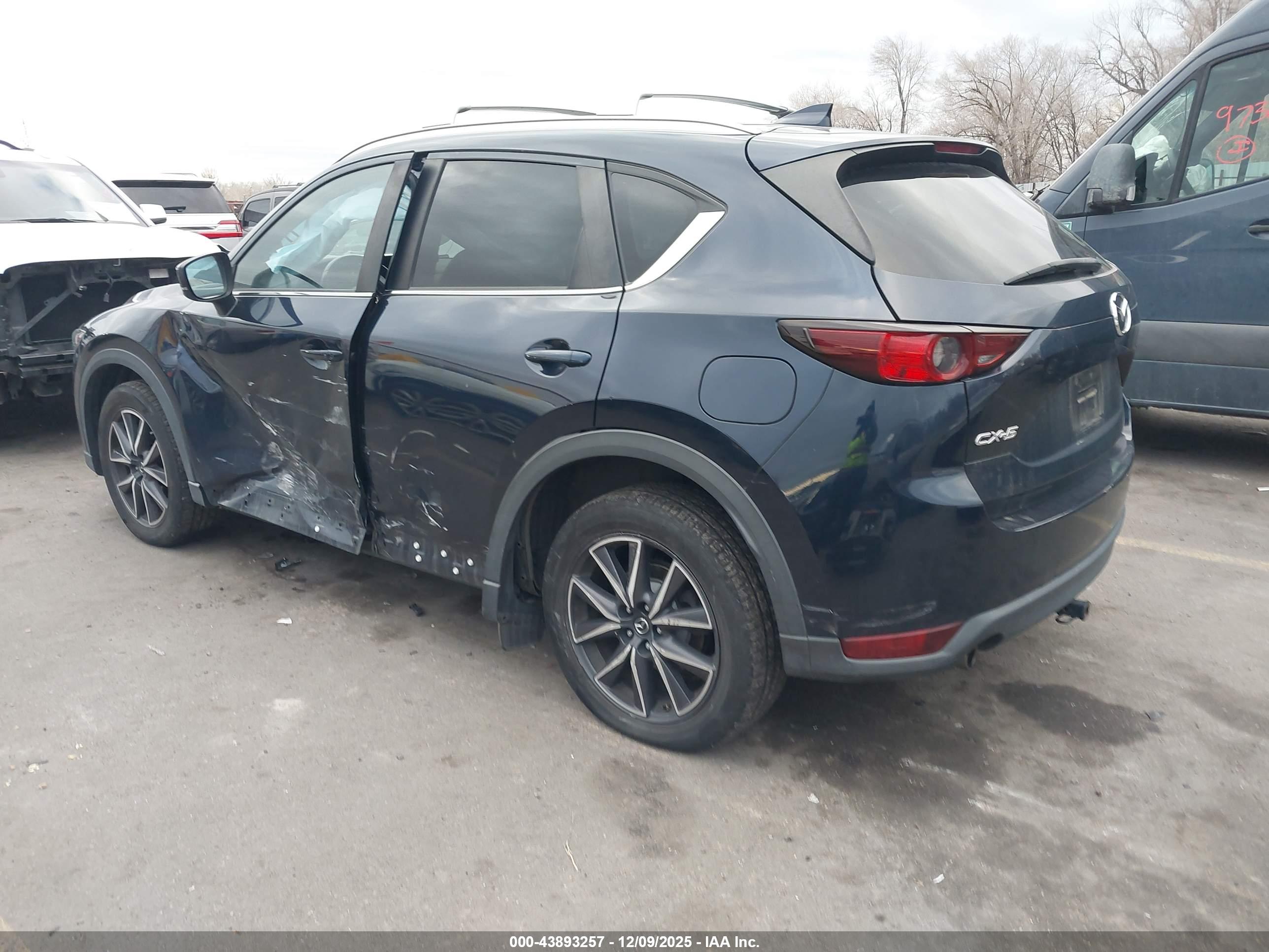 MAZDA CX-5 image 3