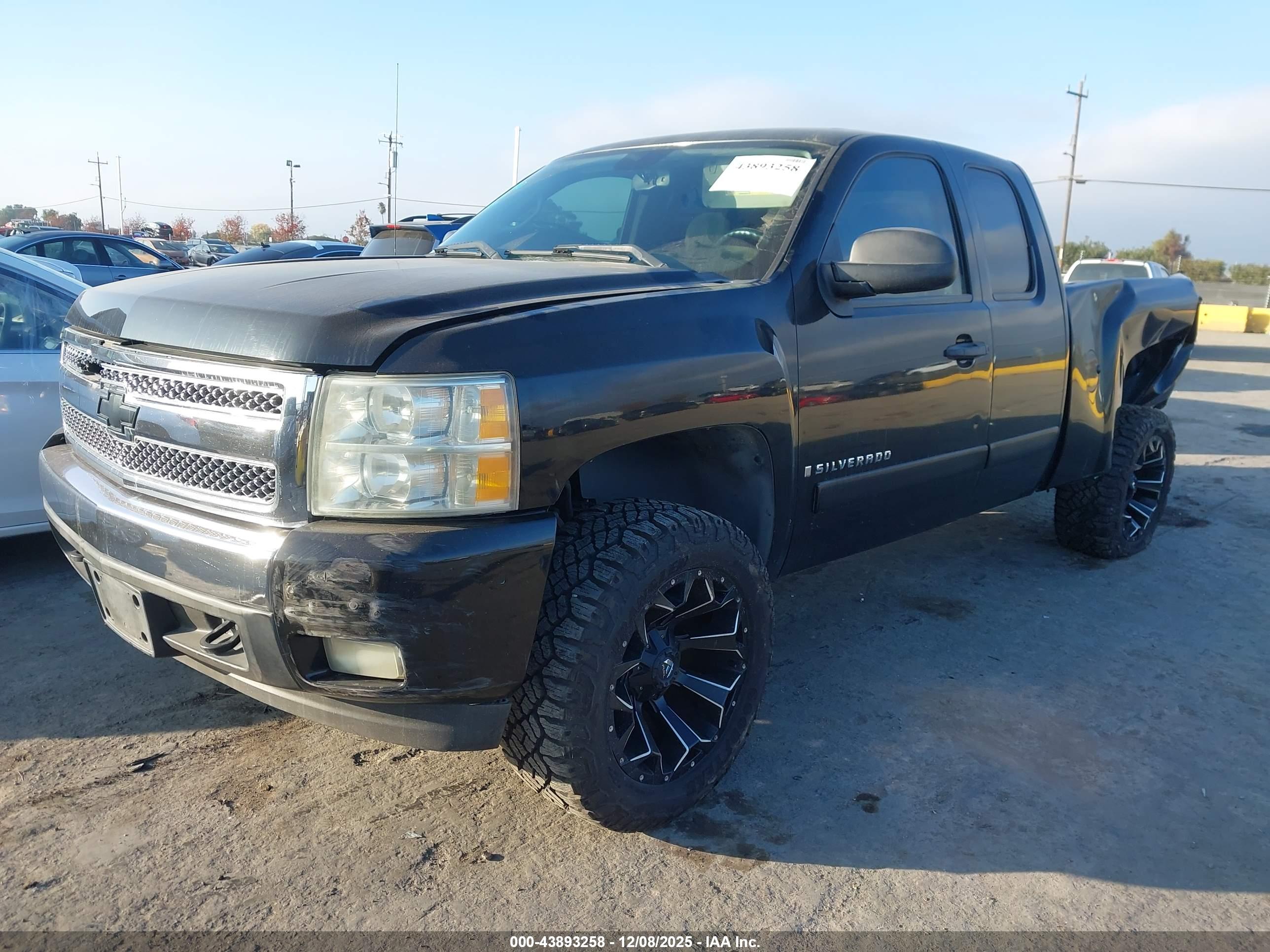 CHEVROLET SILVERADO image 2