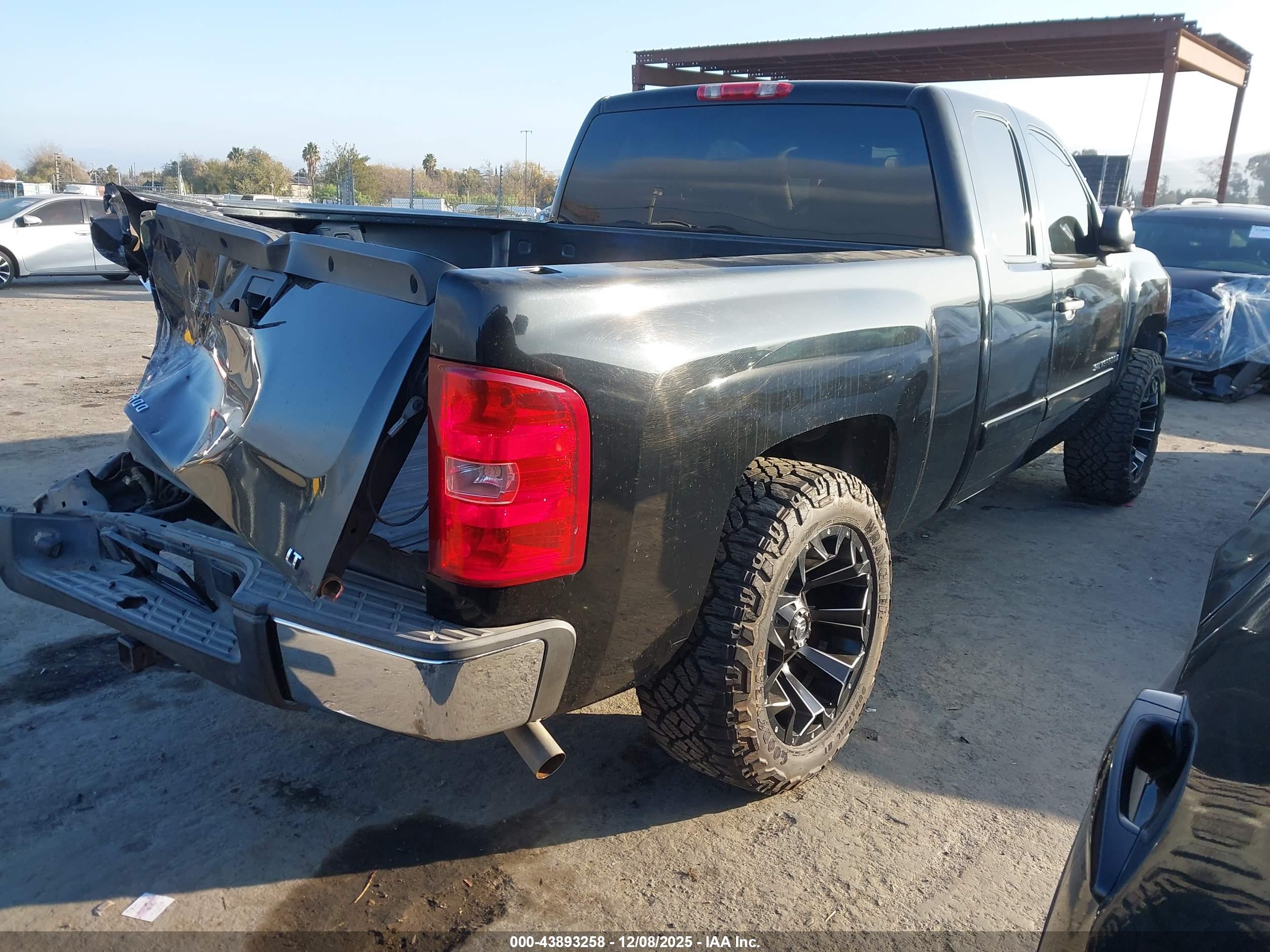 CHEVROLET SILVERADO image 4