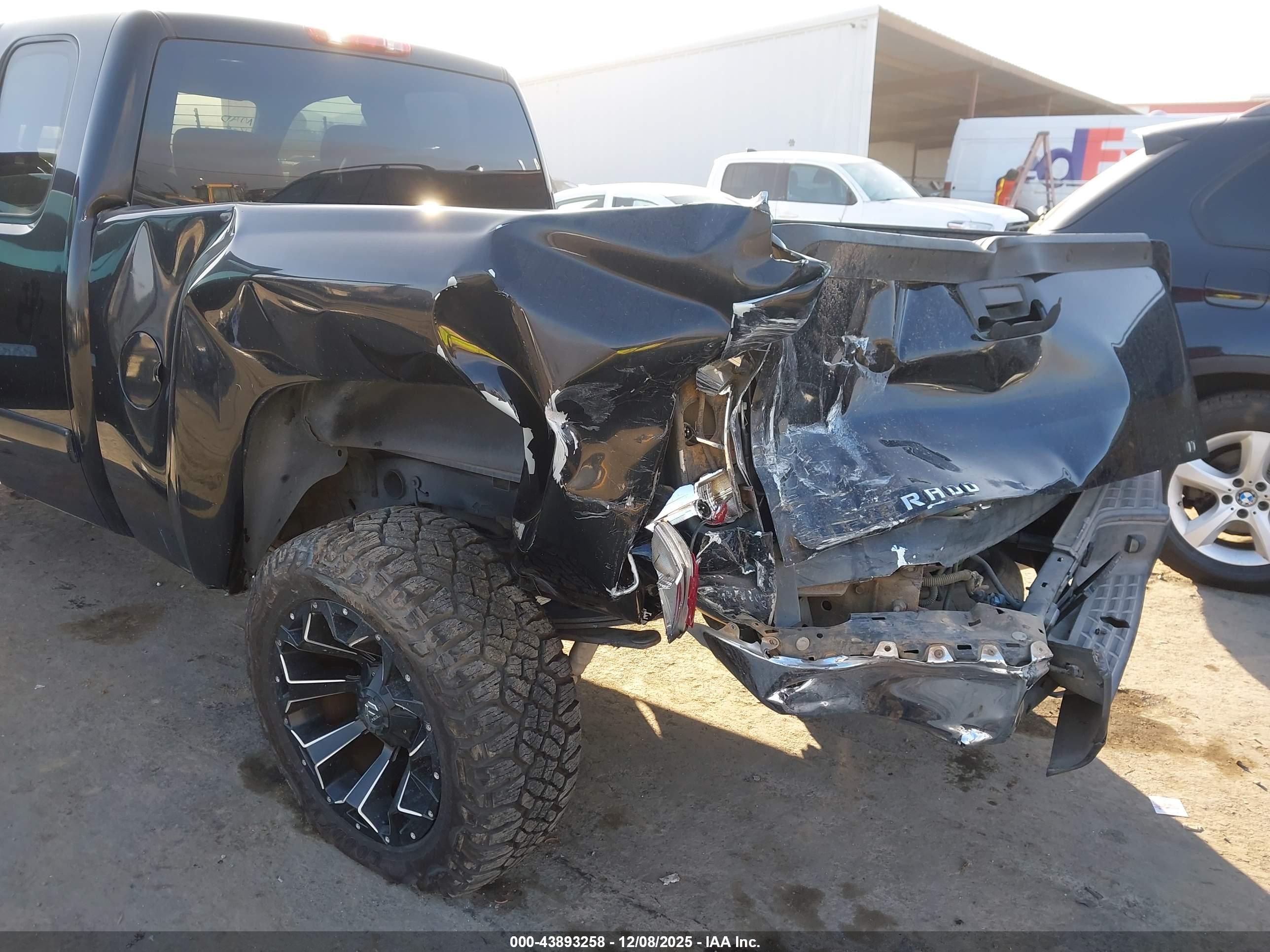CHEVROLET SILVERADO image 6