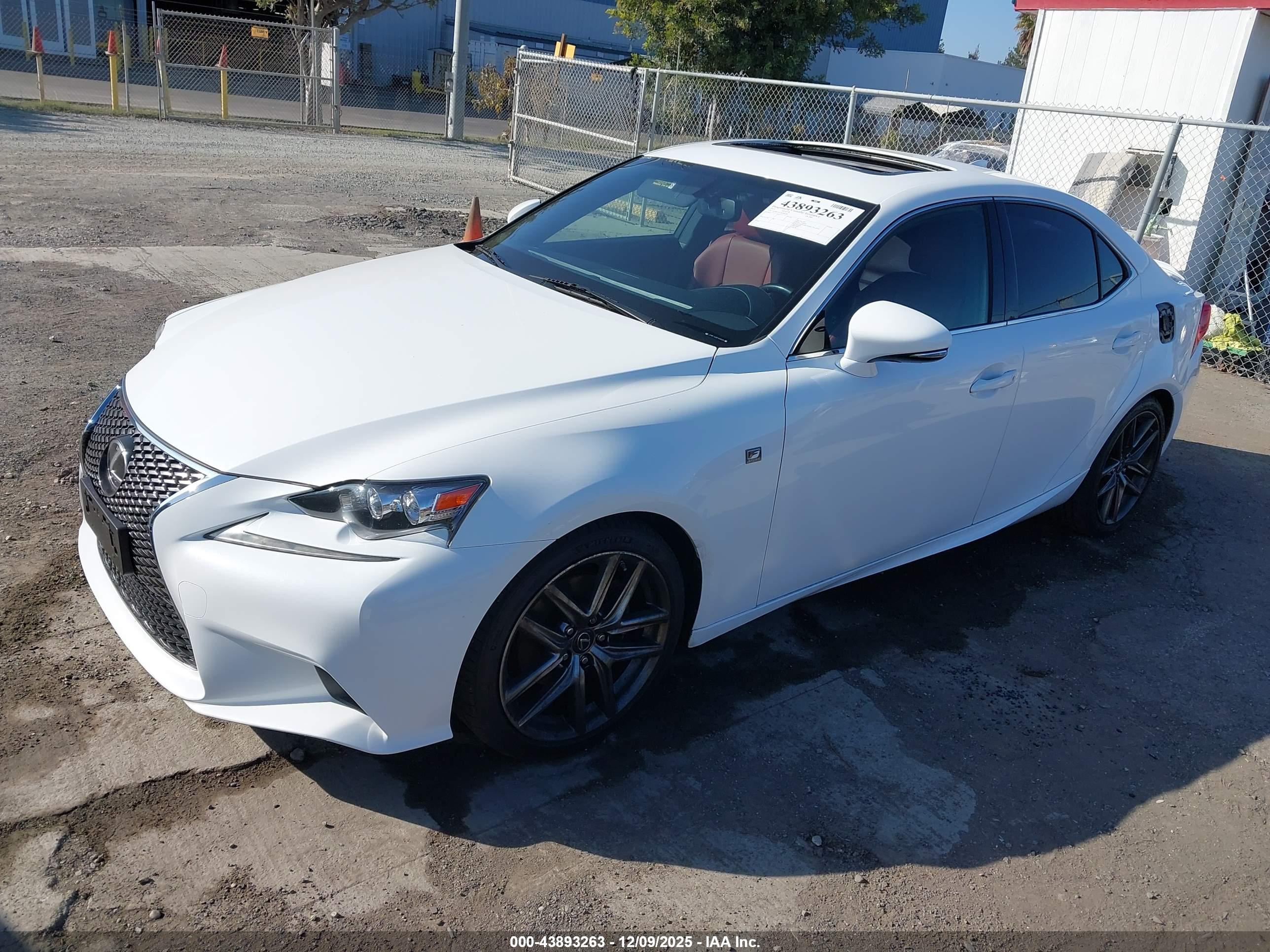LEXUS IS image 2