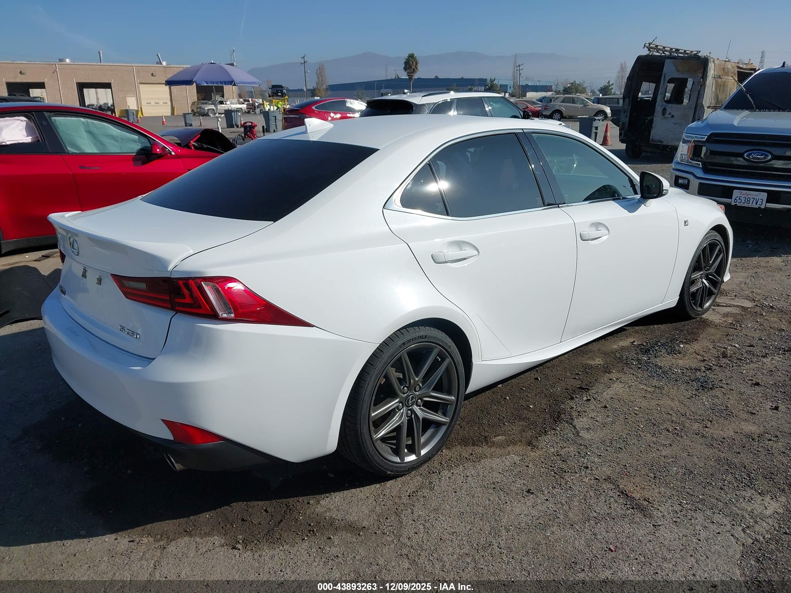 LEXUS IS image 4