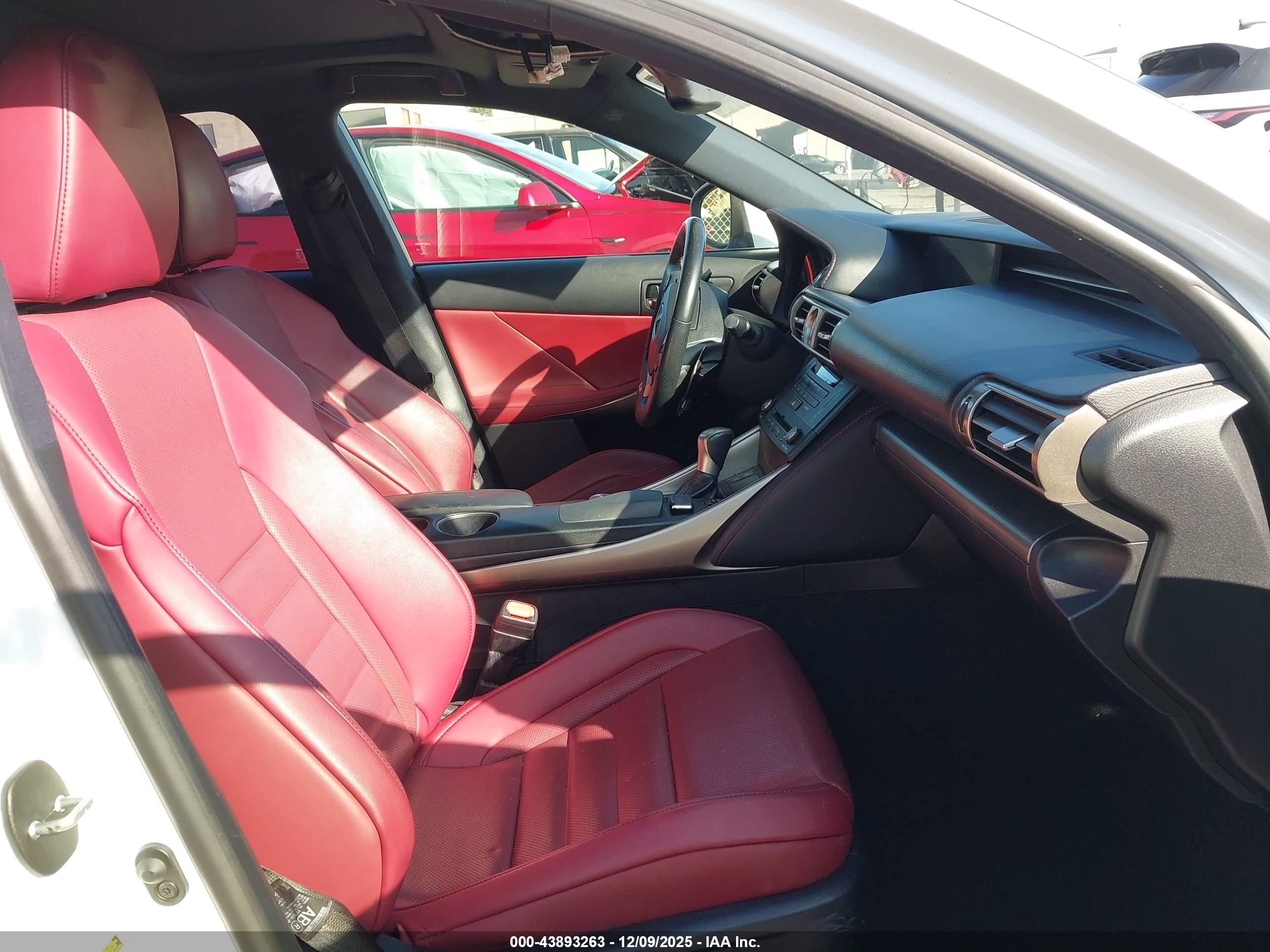 LEXUS IS image 5
