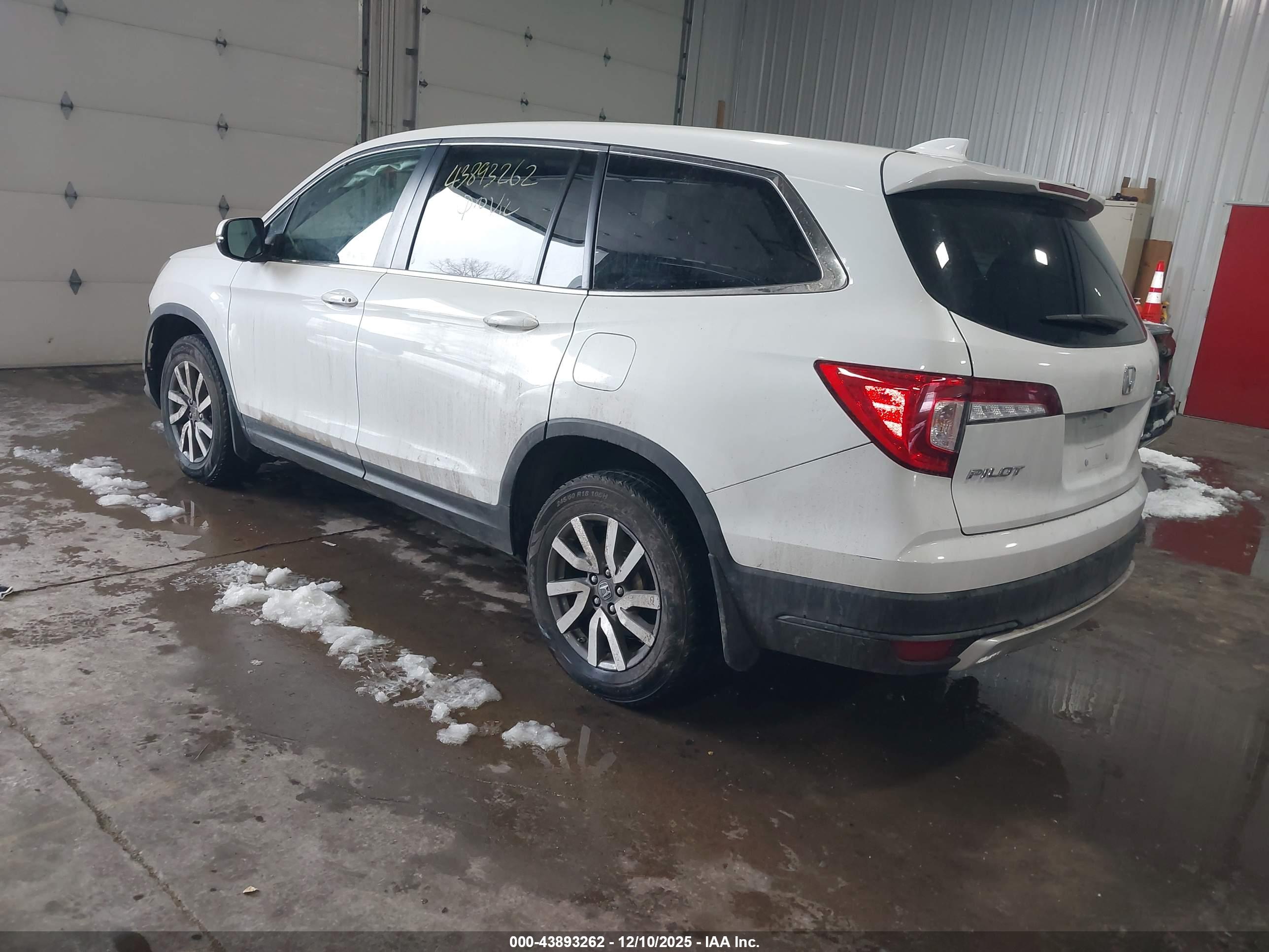 HONDA PILOT image 3