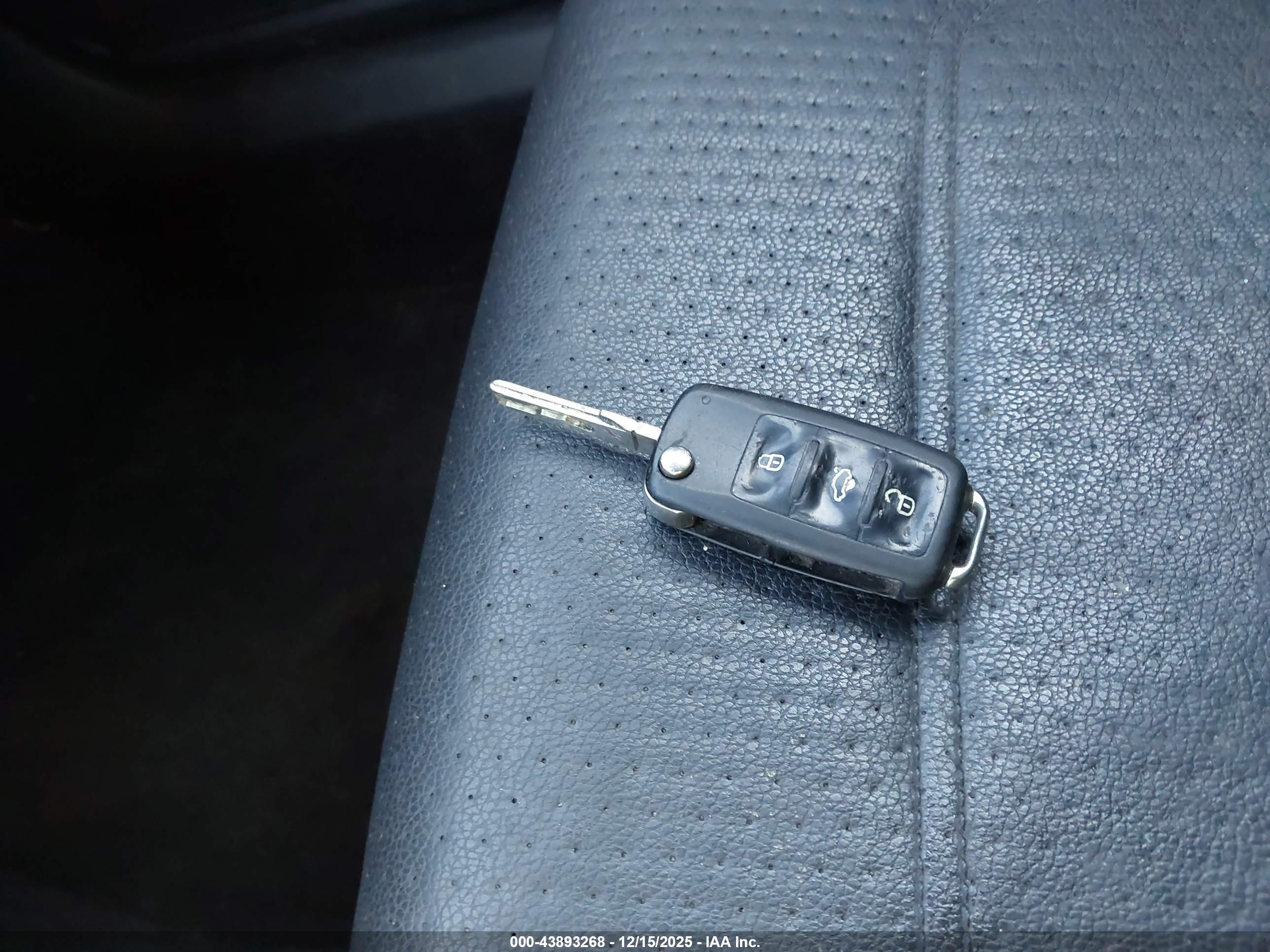 VOLKSWAGEN PASSAT image 11