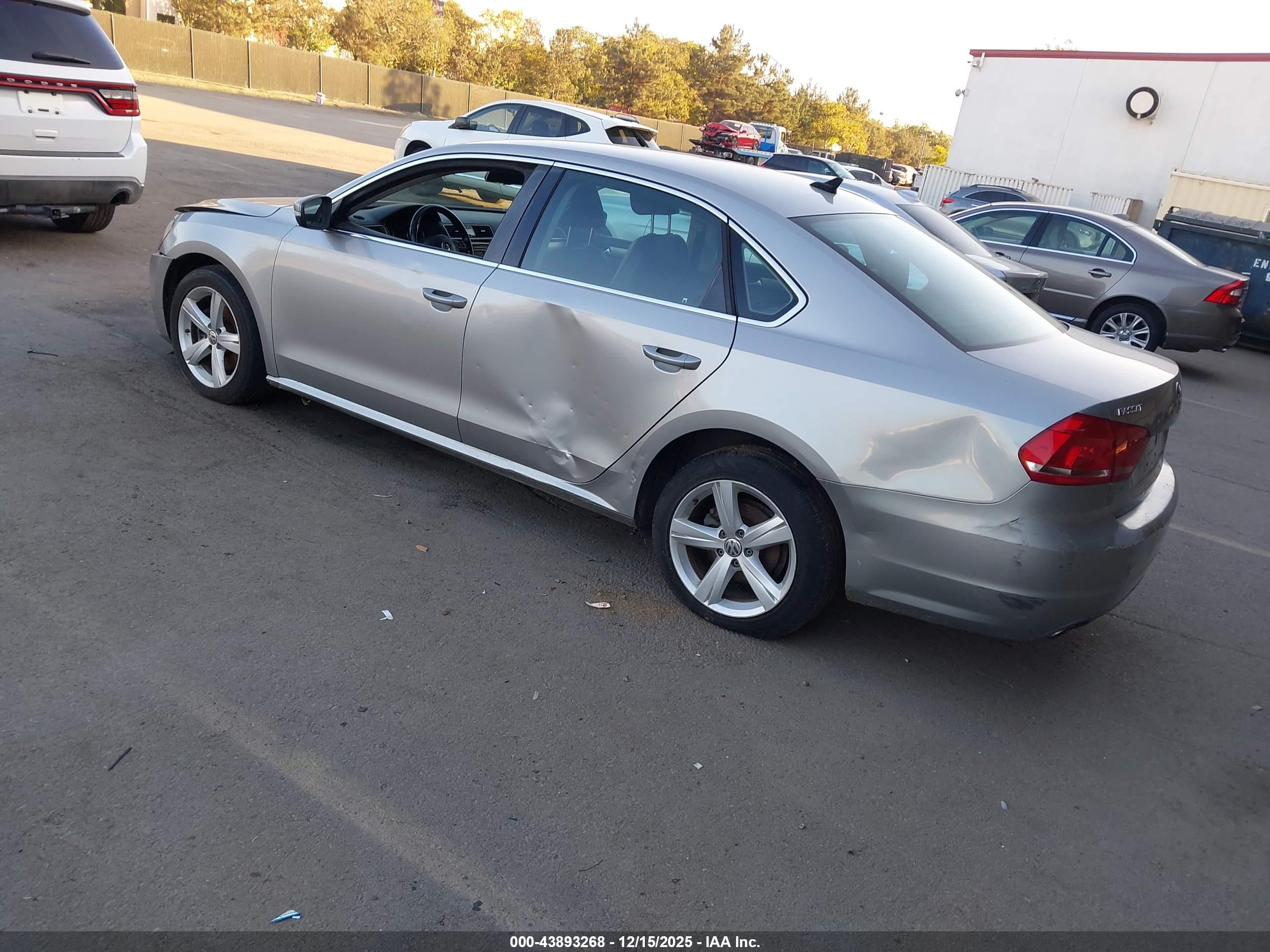 VOLKSWAGEN PASSAT image 3