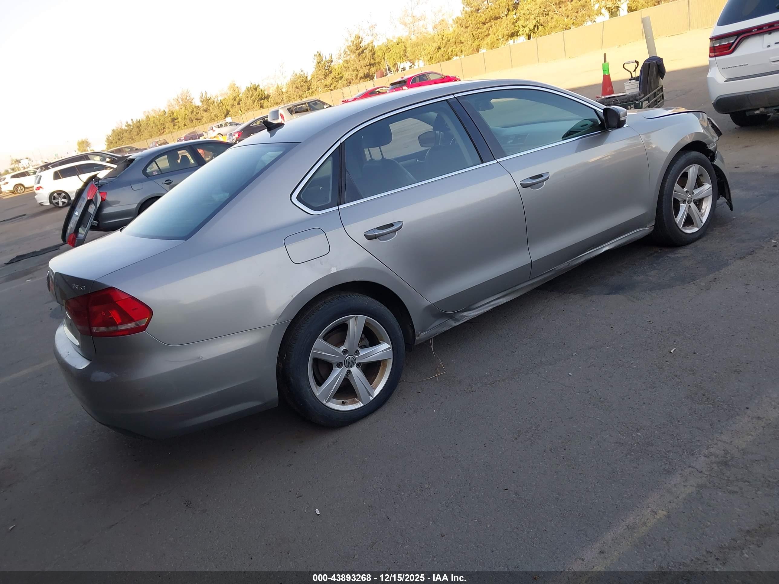 VOLKSWAGEN PASSAT image 4