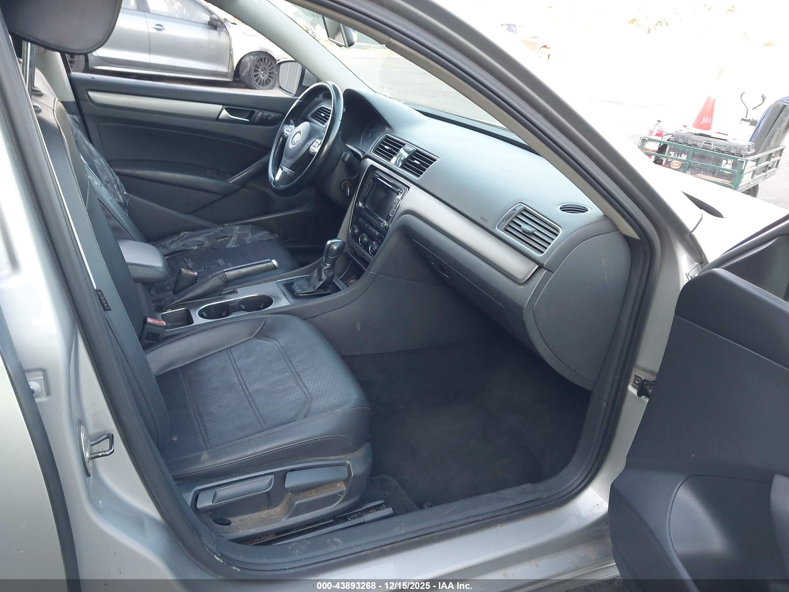 VOLKSWAGEN PASSAT image 5