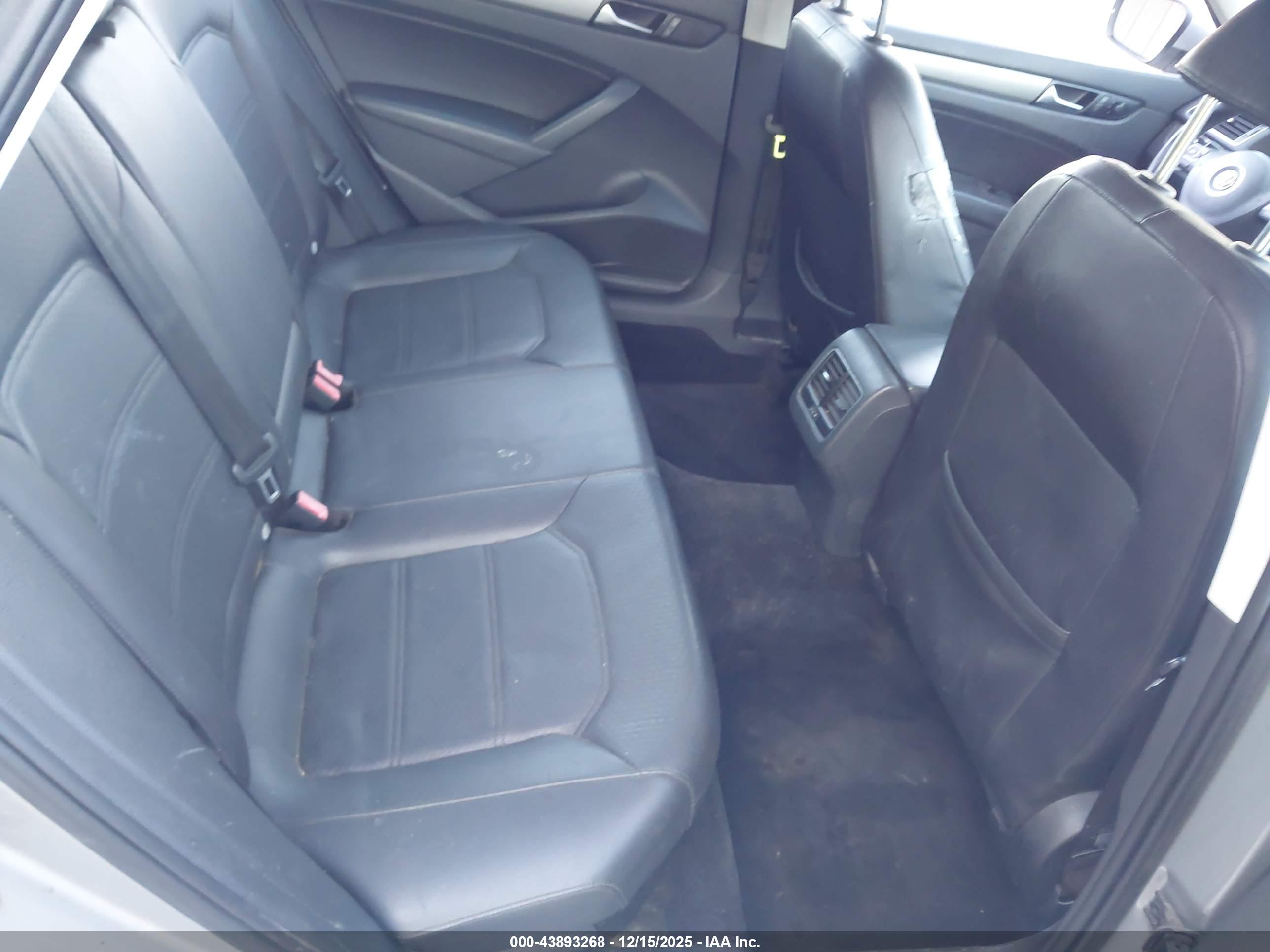 VOLKSWAGEN PASSAT image 8