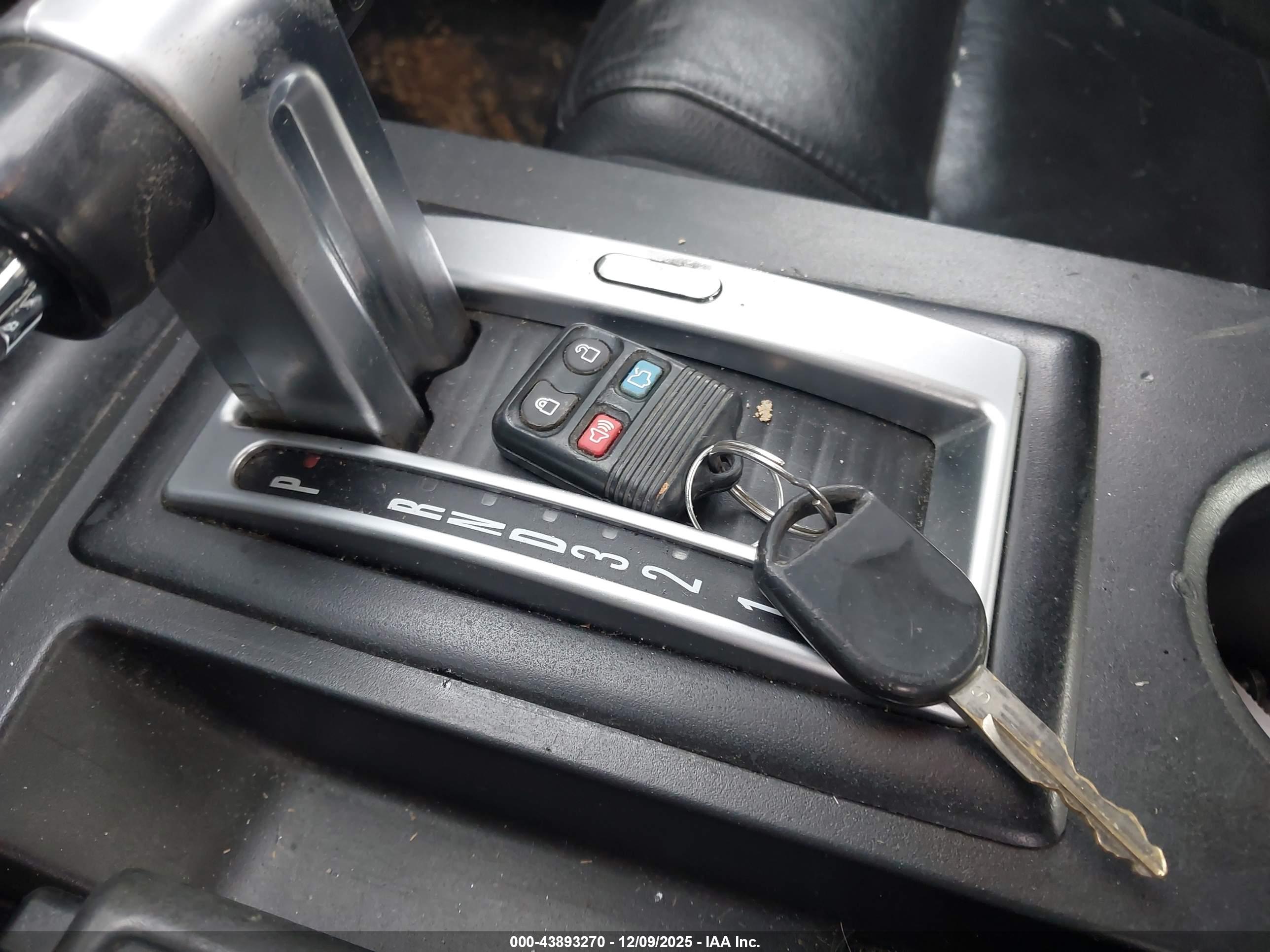 FORD MUSTANG image 11