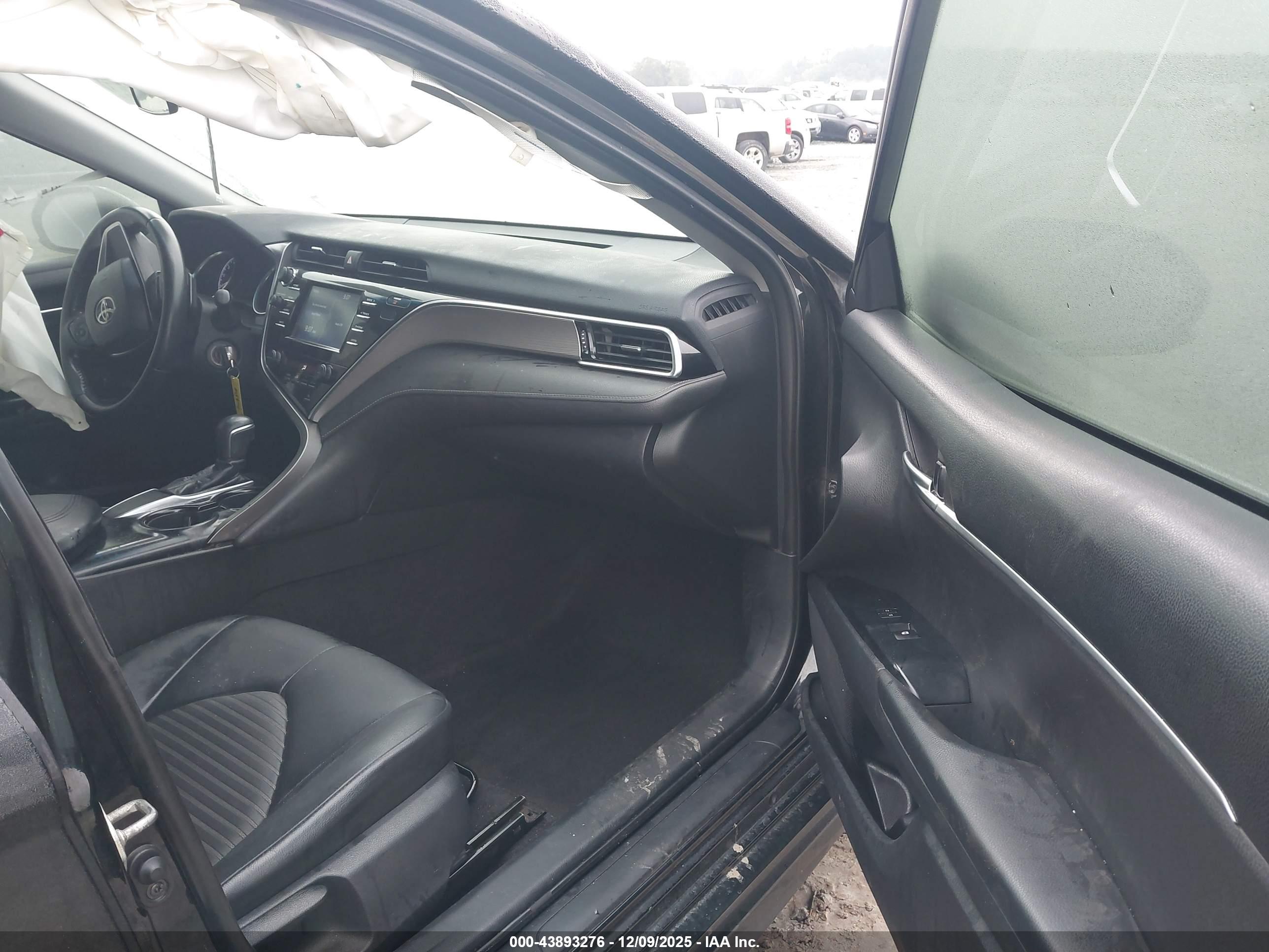 TOYOTA CAMRY image 5