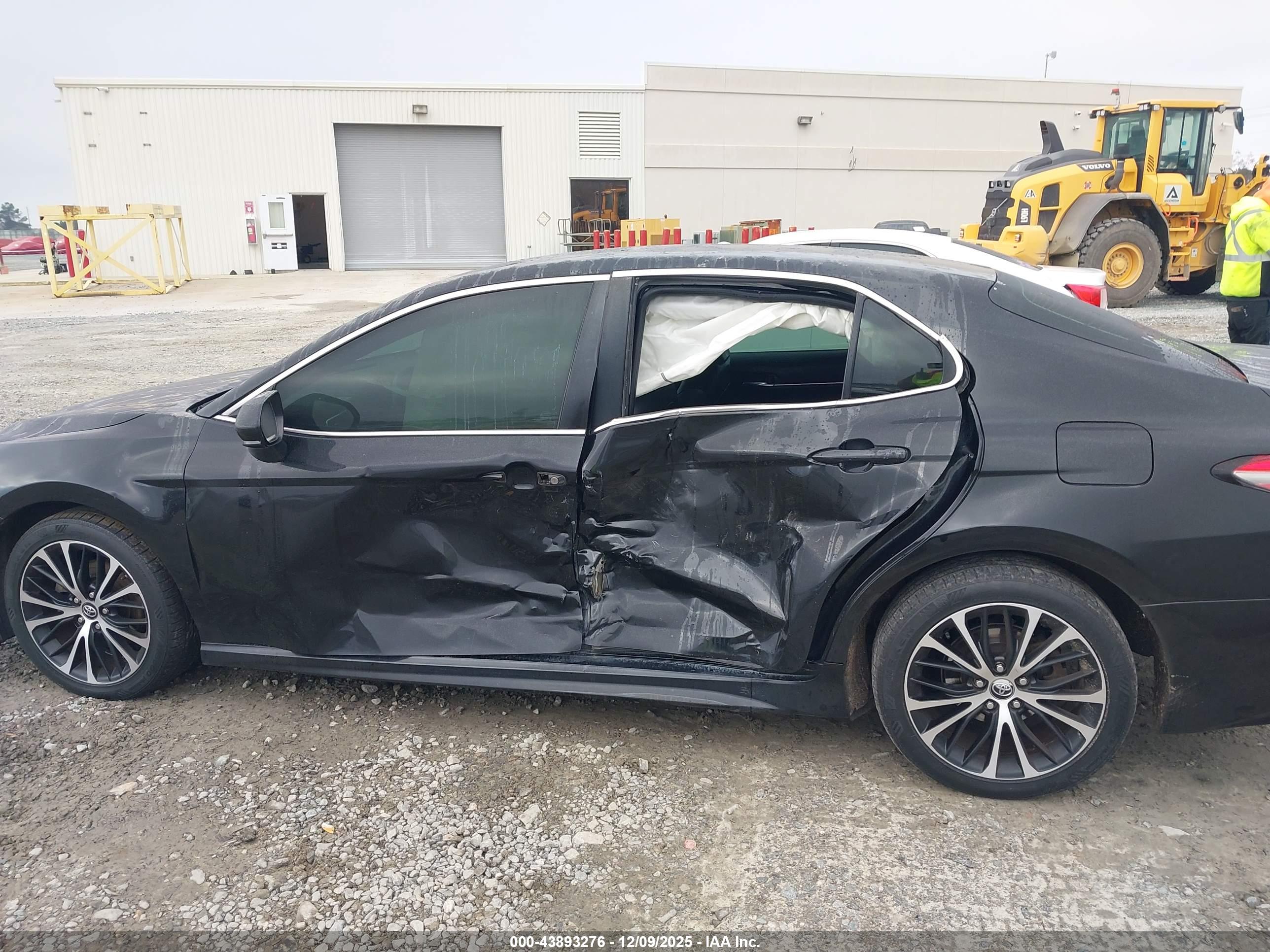 TOYOTA CAMRY image 6