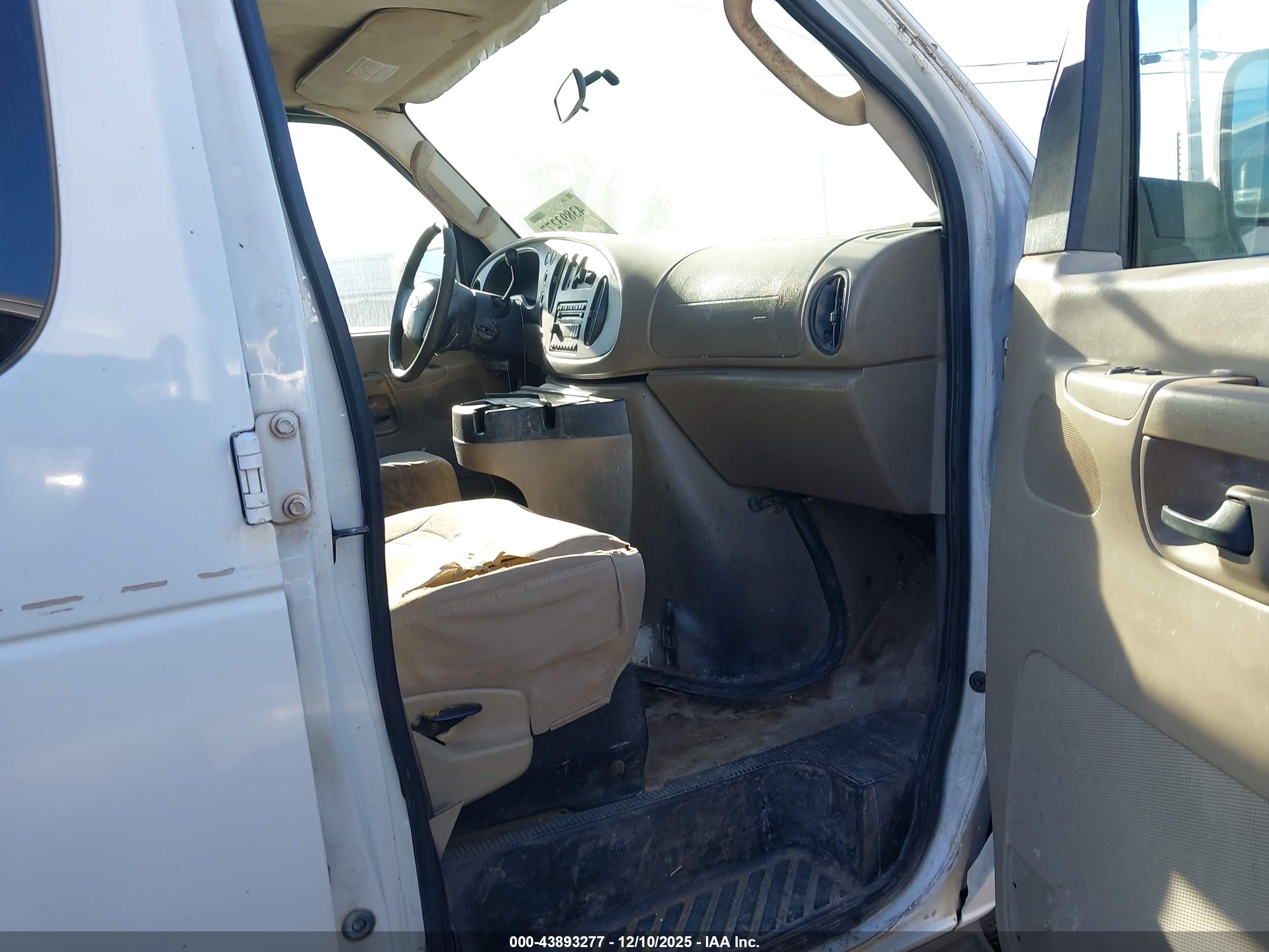 FORD E-350 image 5